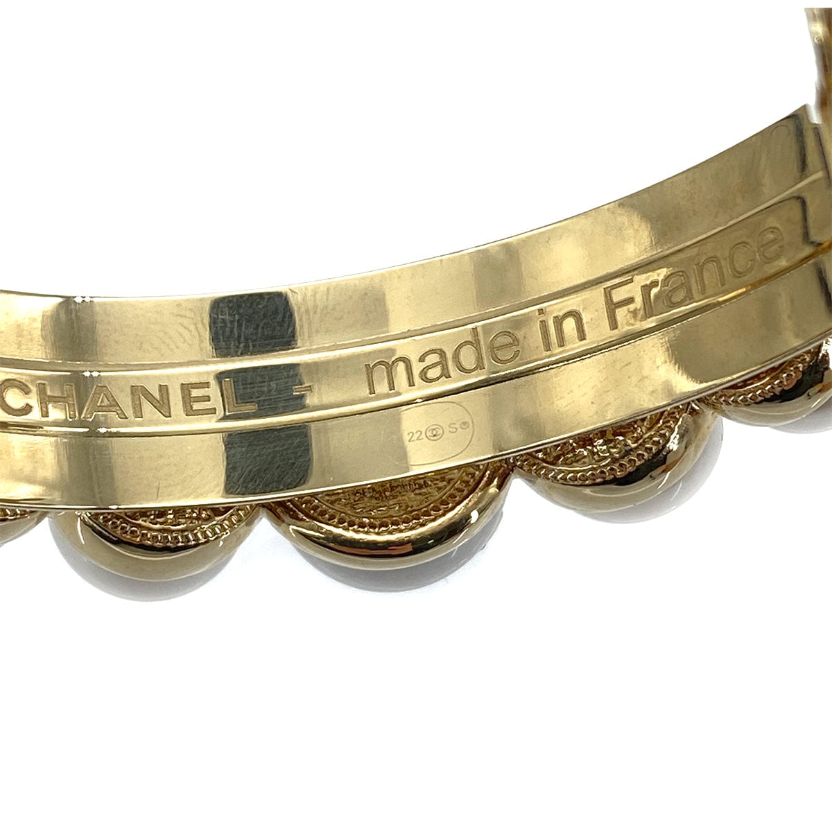 CHANEL VALLETTA COCOMARK FAKEPEARL ACCESSORY I22S 90264390