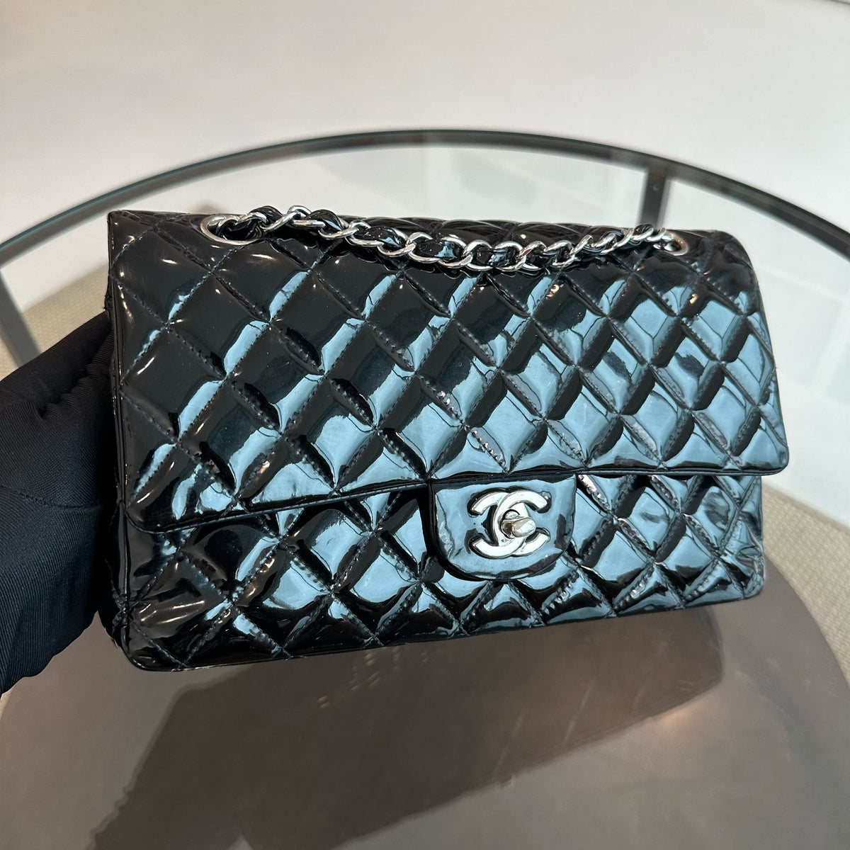 Classic Flap Medium Patent Leather Quilted Black No 19