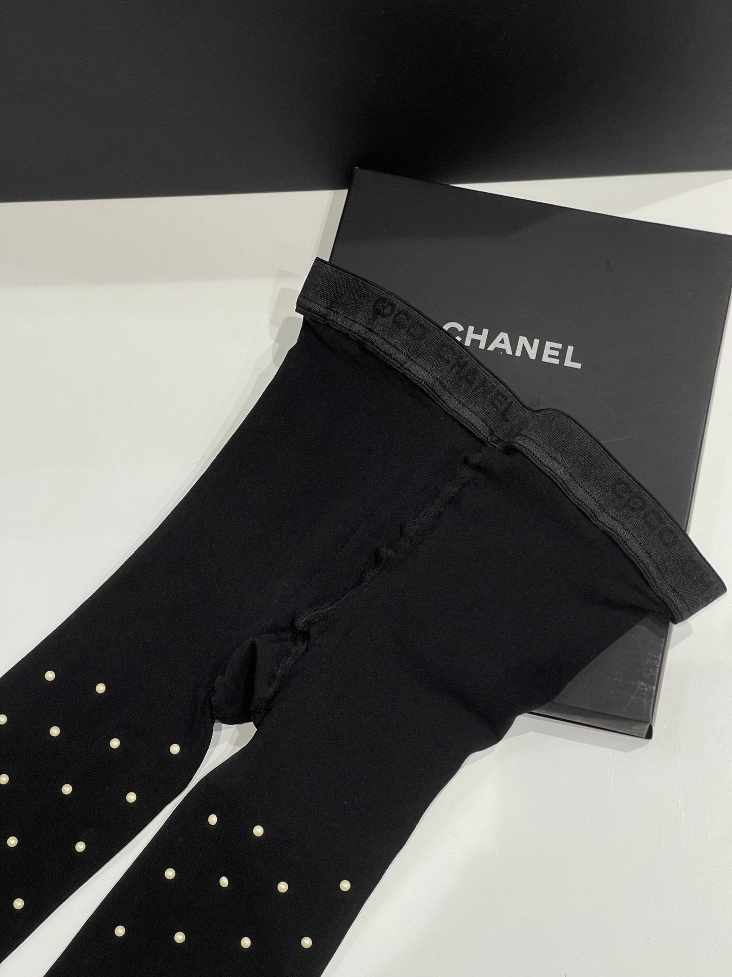 Chanel - Collants perles noirs T2