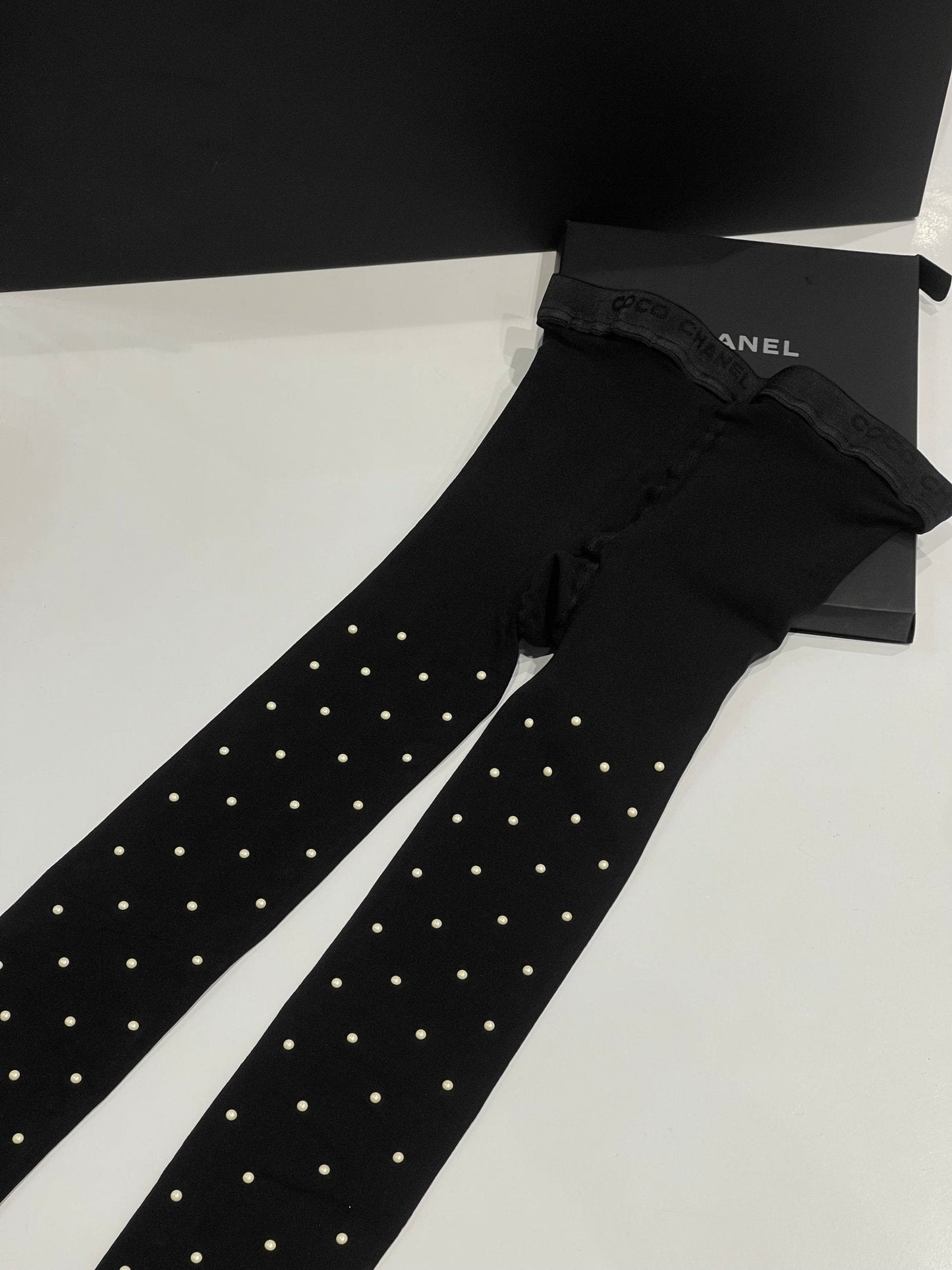 Chanel - Collants perles noirs T2
