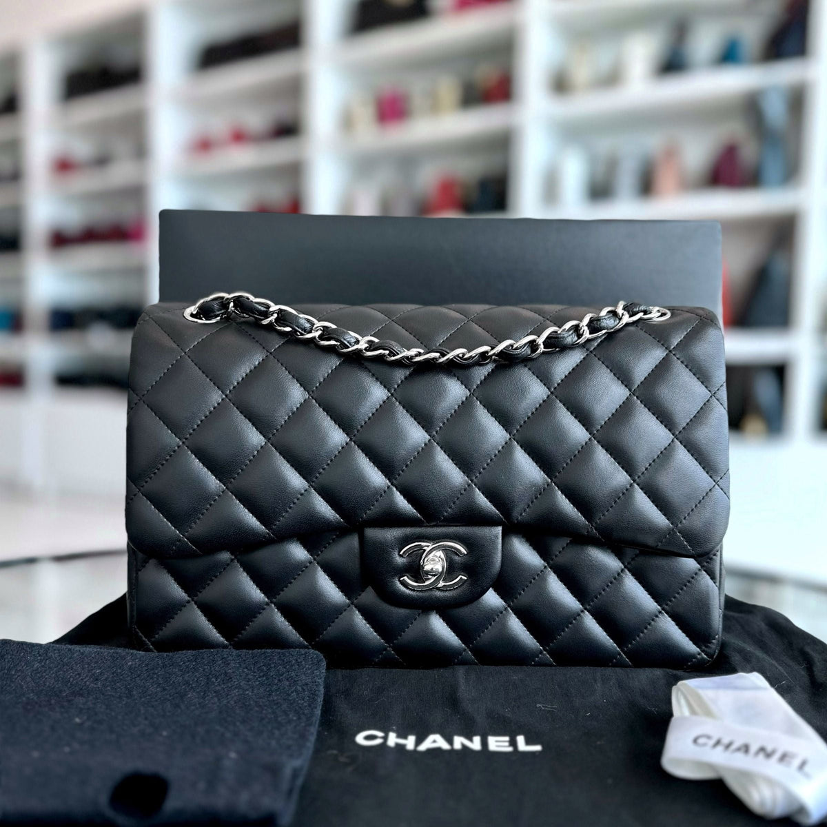 Jumbo Classic Flap Double Flap Quilted Lambskin Black SHW No 18