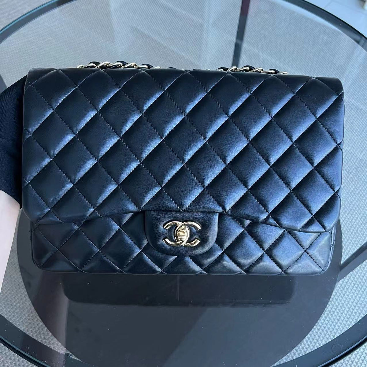Jumbo Classic Flap Single Flap 30CM Quilted Lambskin Black Golden Hardware Series 14
