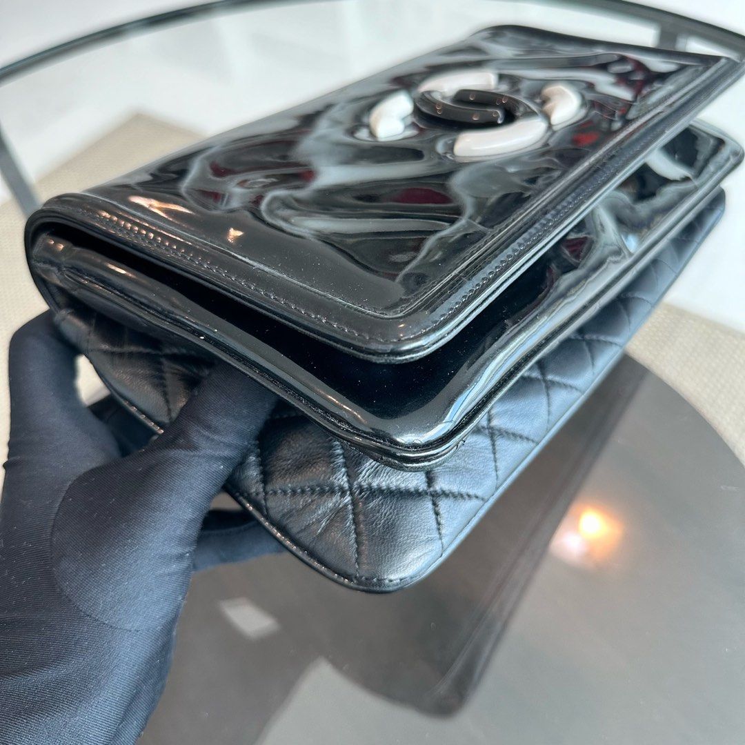 Lipstick Flap Bag Patent Vinyl Leather Black No 13