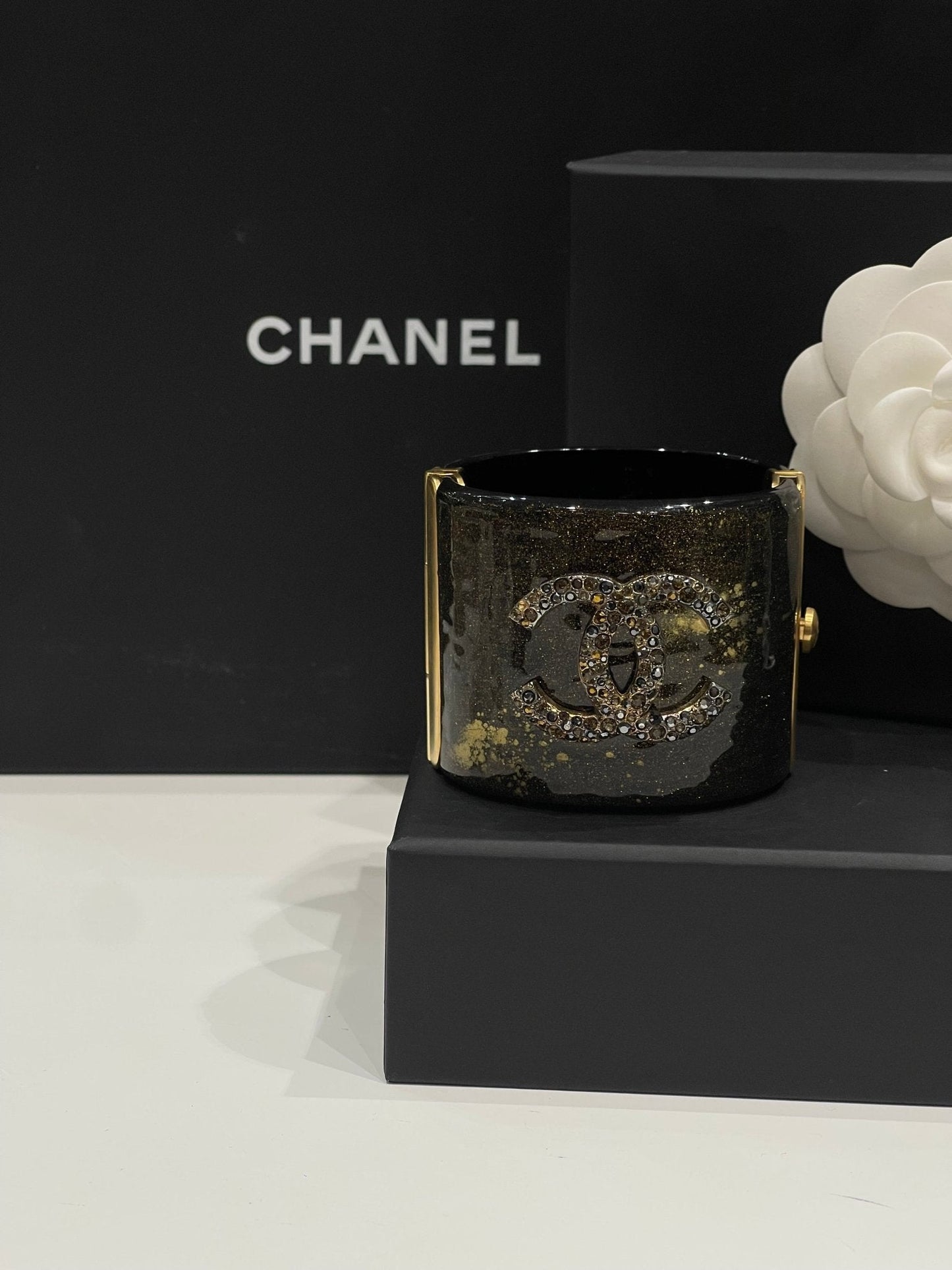 Chanel - Manchette strass bronze