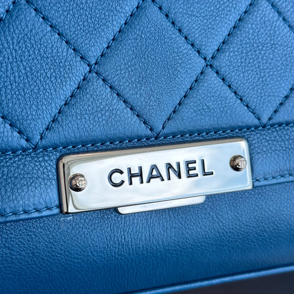 Medium Label Click Flap Quilted Grained Calfskin Dark Blue GHW No 23