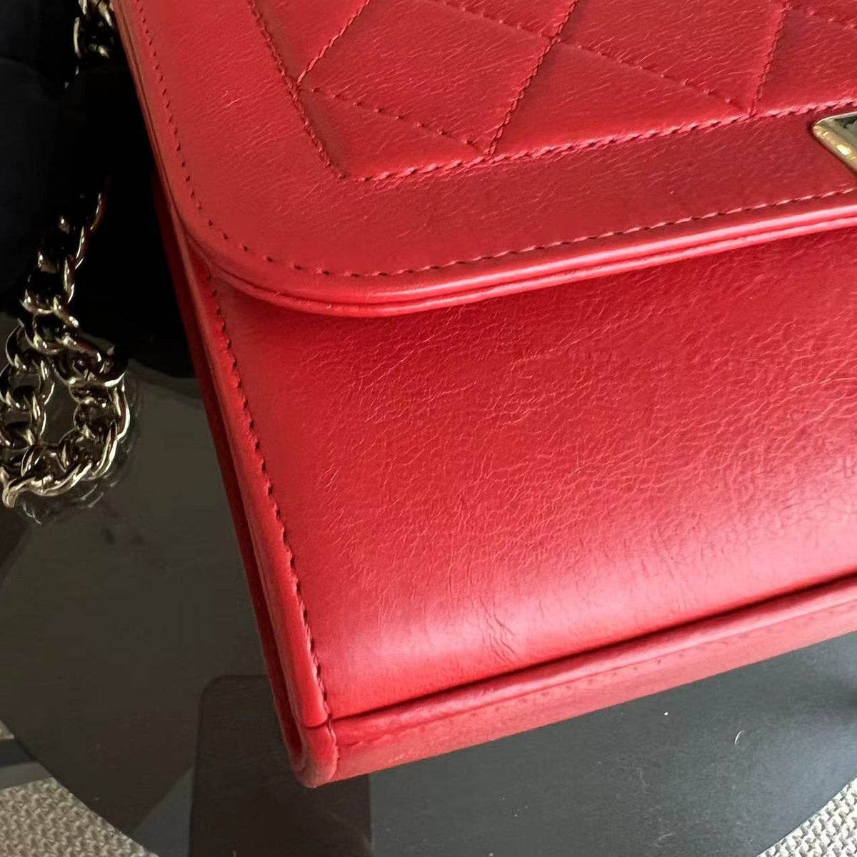 Chanel Medium Label Click Flap Quilted Grained Calfskin Red Golden Hardware Series 24