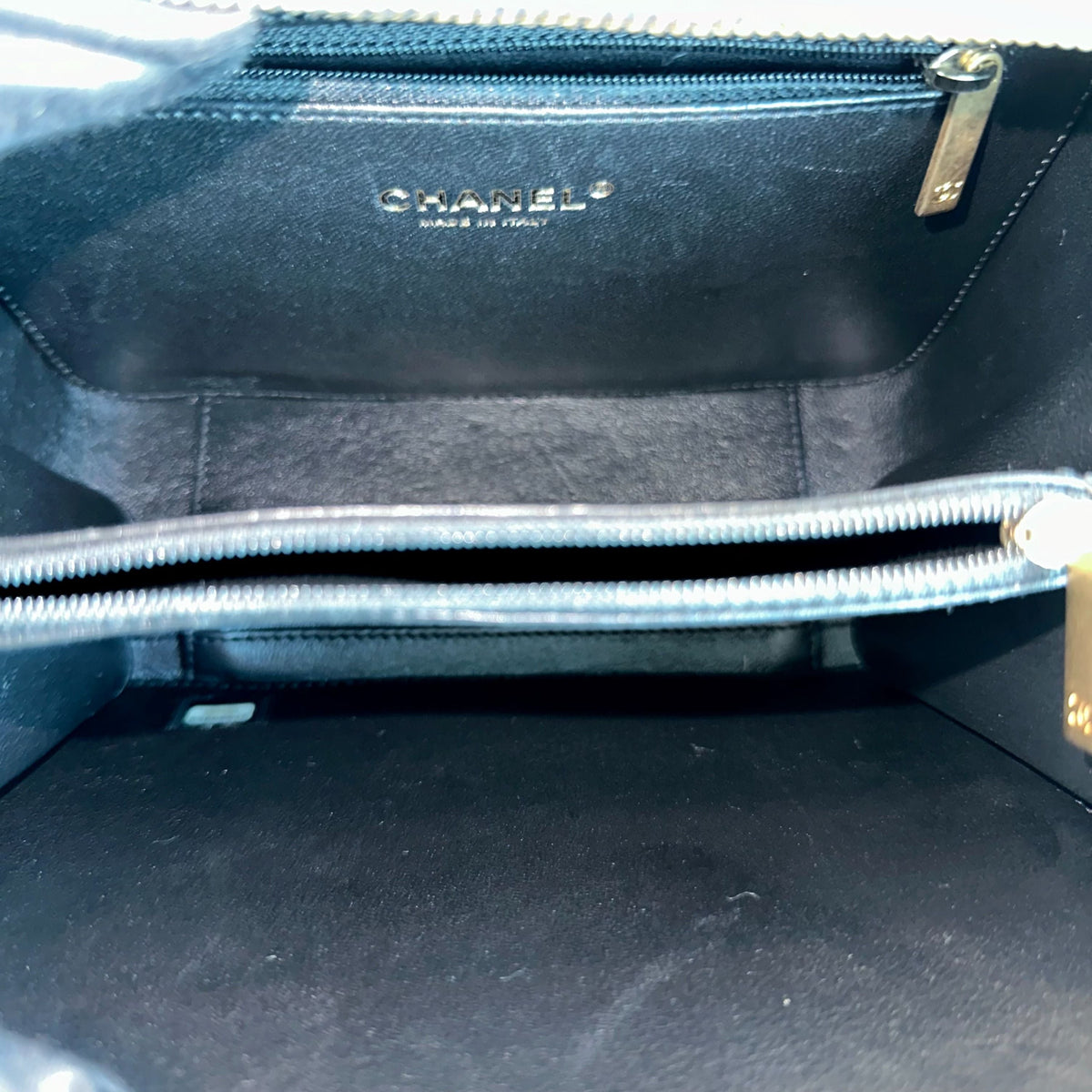 Chanel Vanity Case Medium - Caviar Dark Blue GHW No 24
