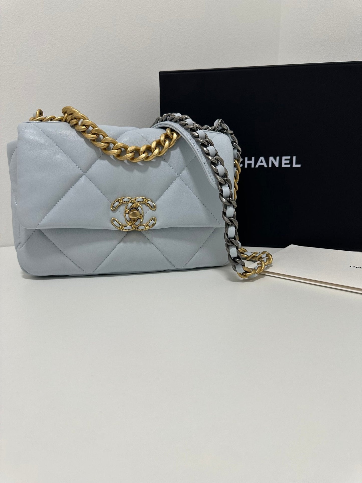 Chanel - Sac 19 bleu nuage
