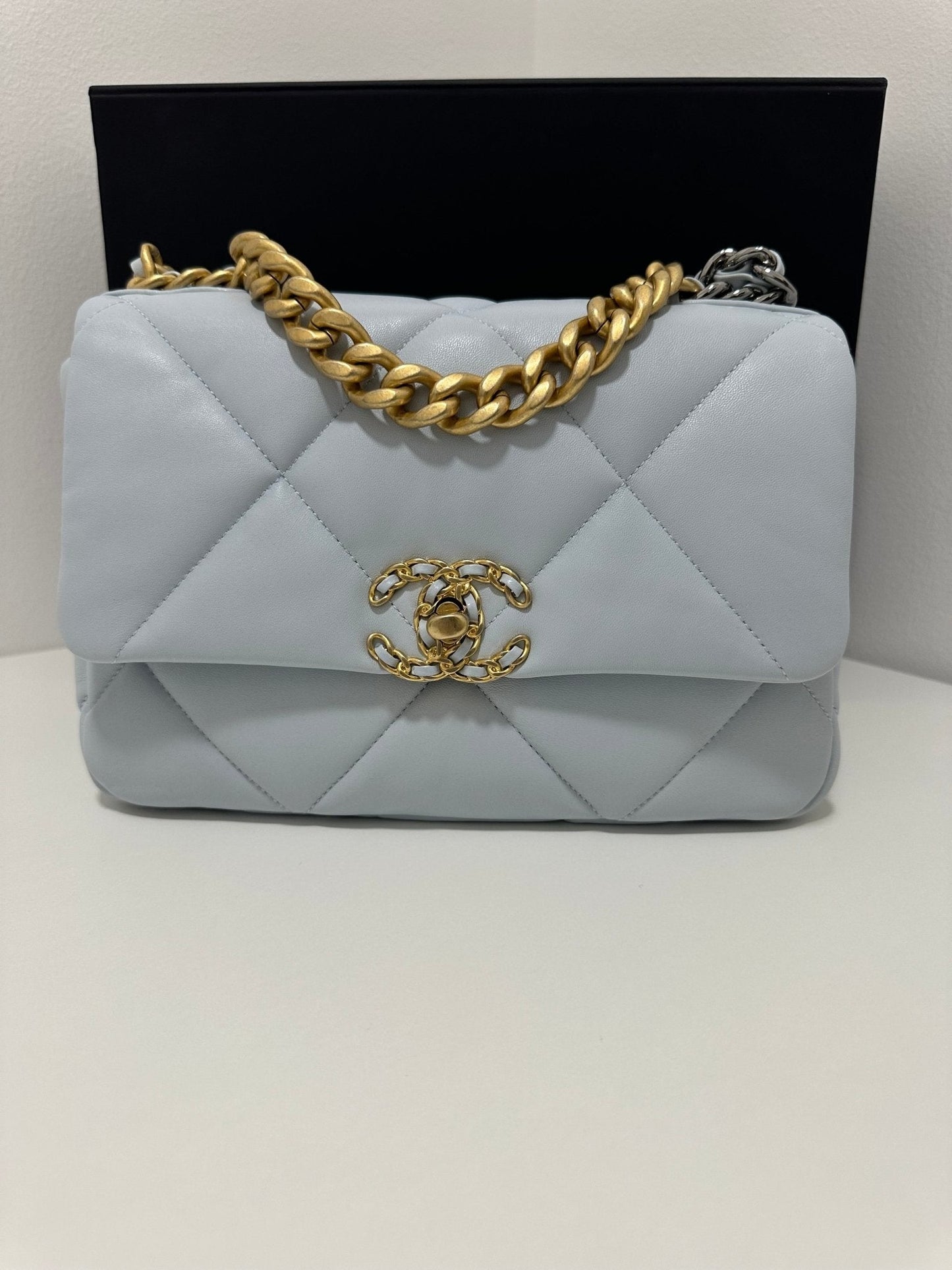 Chanel - Sac 19 bleu nuage