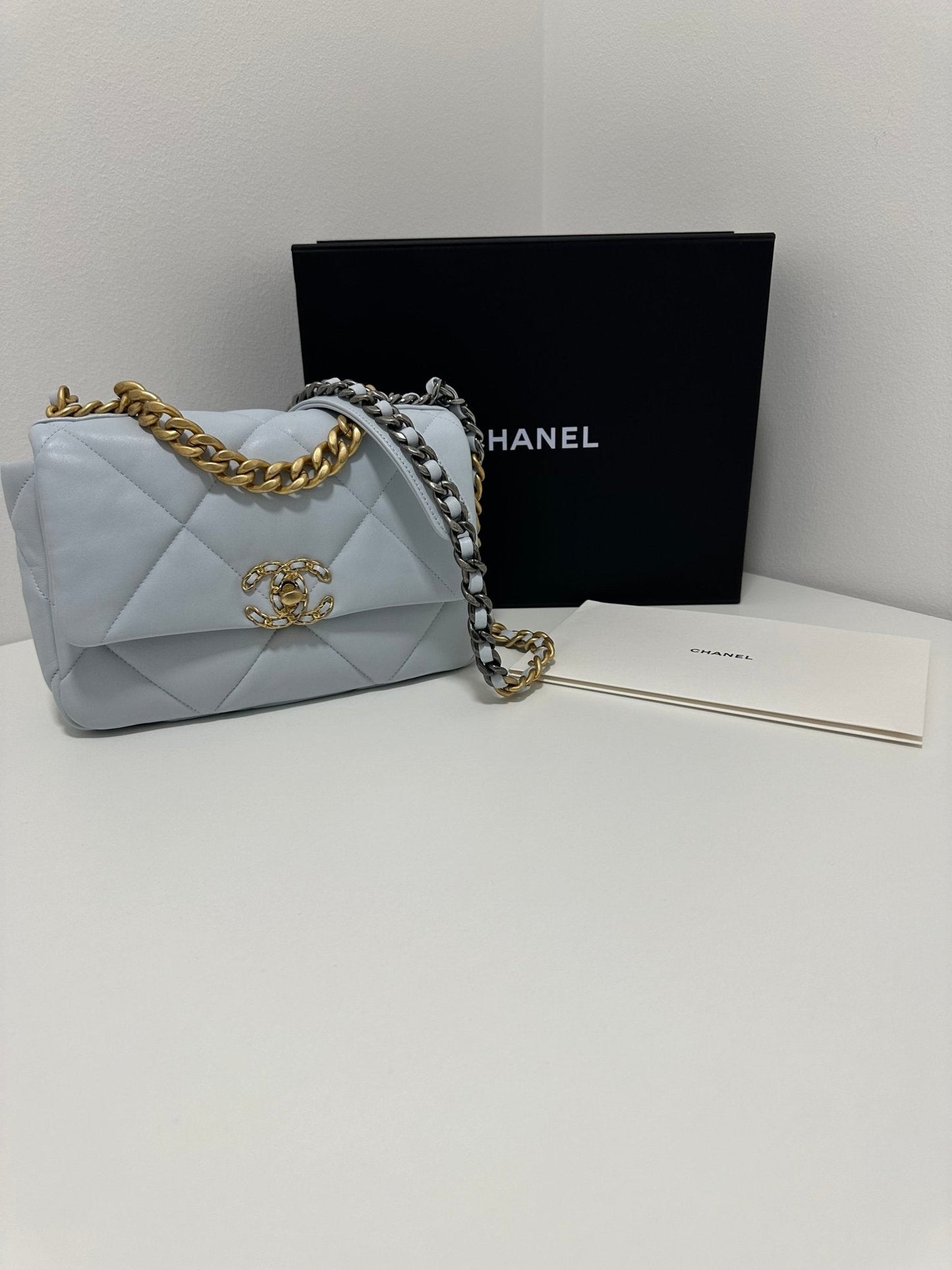 Chanel - Sac 19 bleu nuage