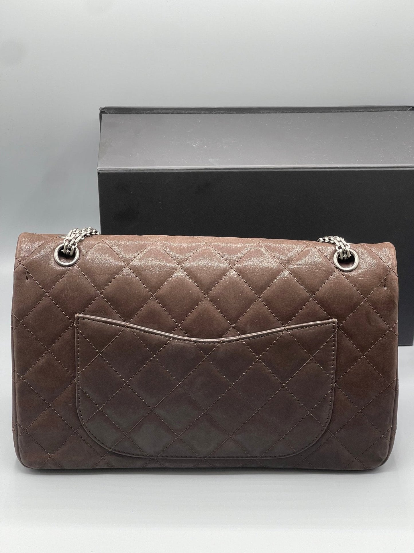 Chanel - sac 2 55 maxi cuir irisé chocolat