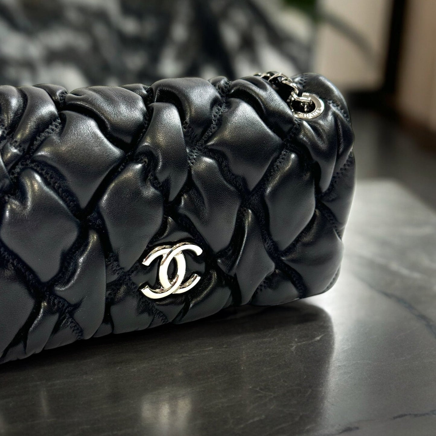 Chanel - Sac à rabat Bubble black
