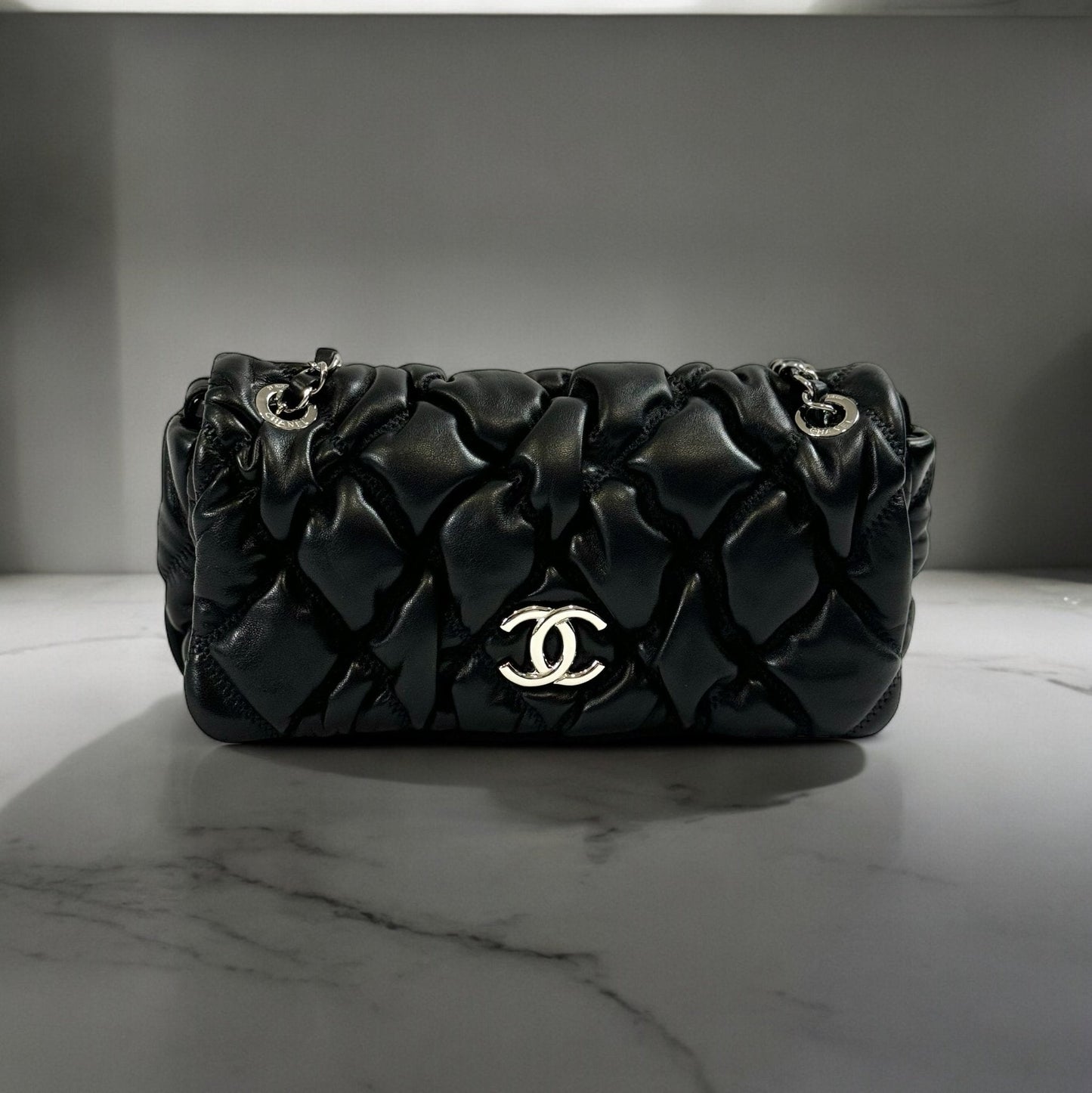 Chanel - Sac à rabat Bubble black