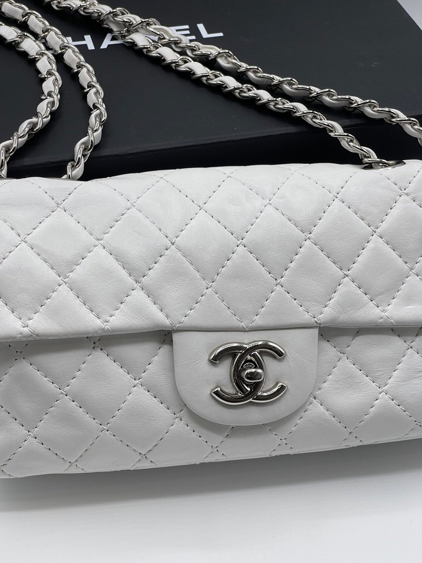 Chanel - Sac baguette blanc