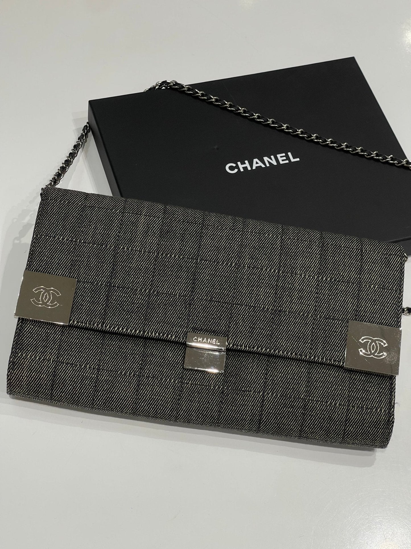 Chanel - sac baguette classique jersey gris
