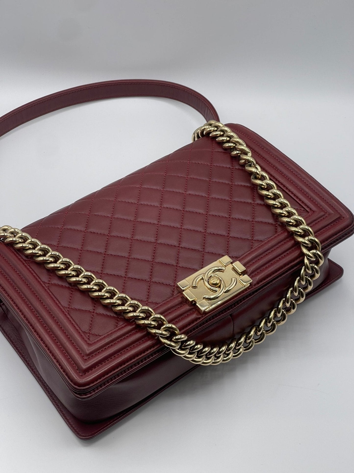 Chanel - Sac Boy 28 bordeaux