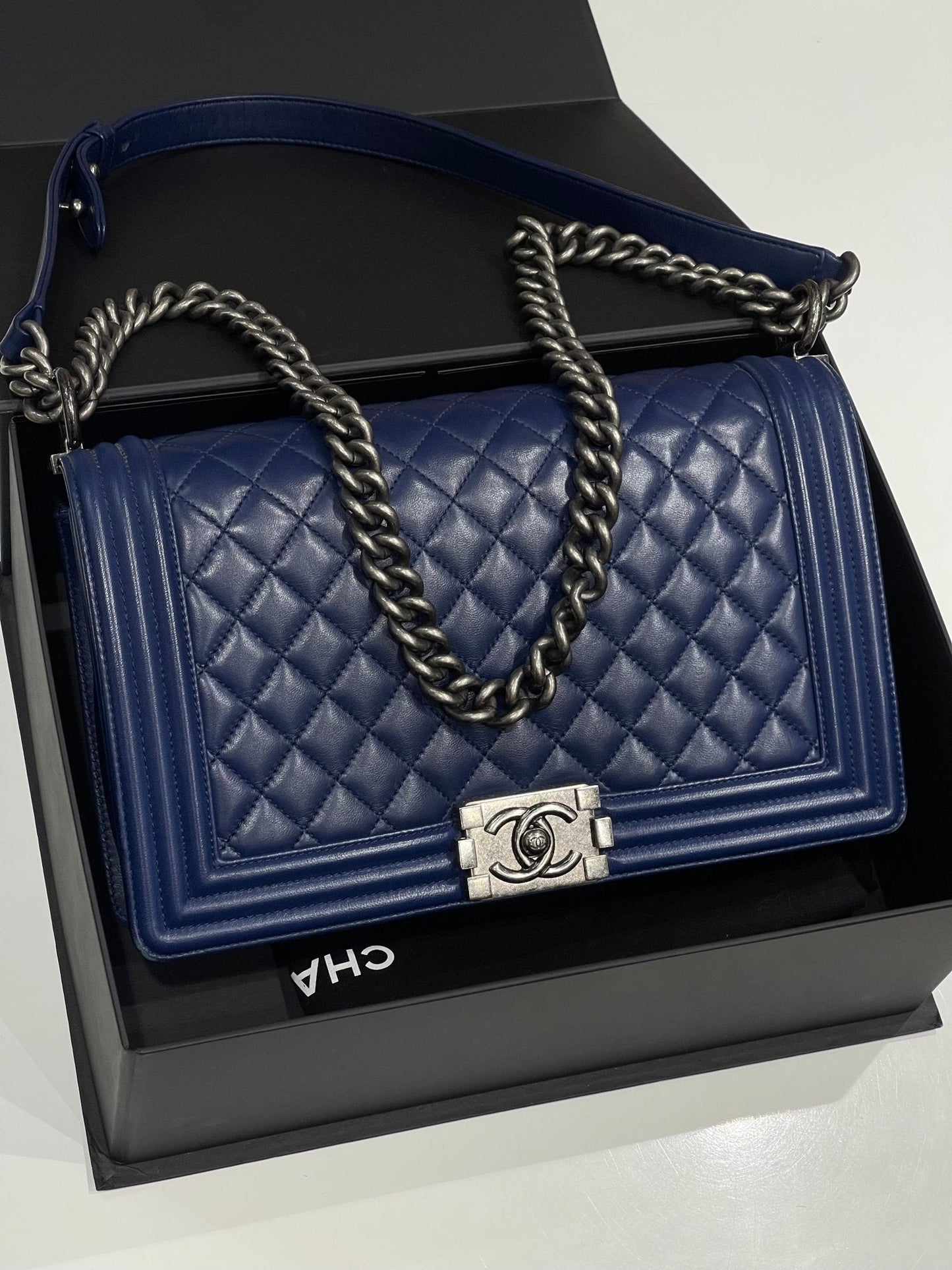 Chanel - Sac Boy GM bleu électrique