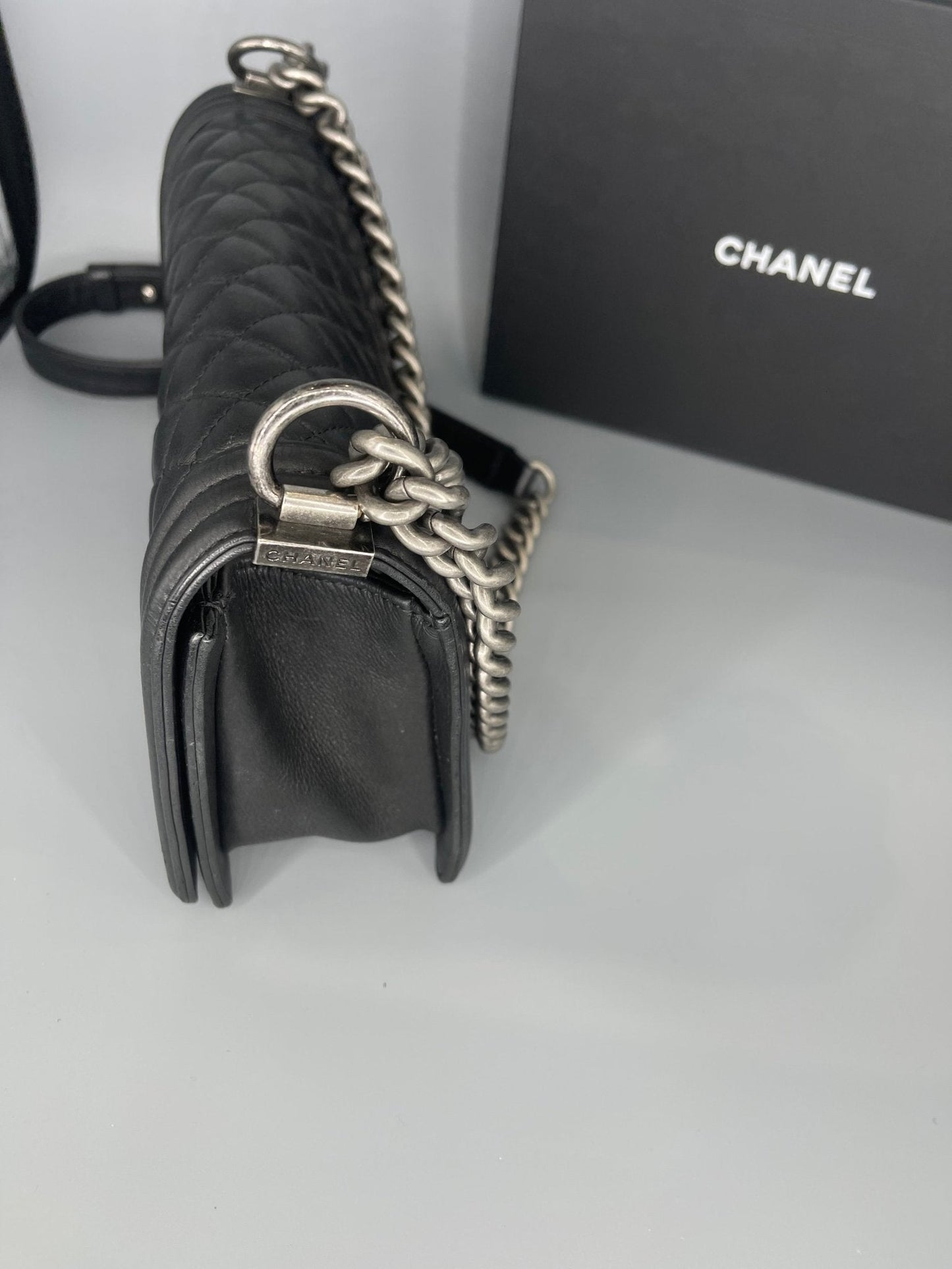 Chanel - Sac Boy MM noir