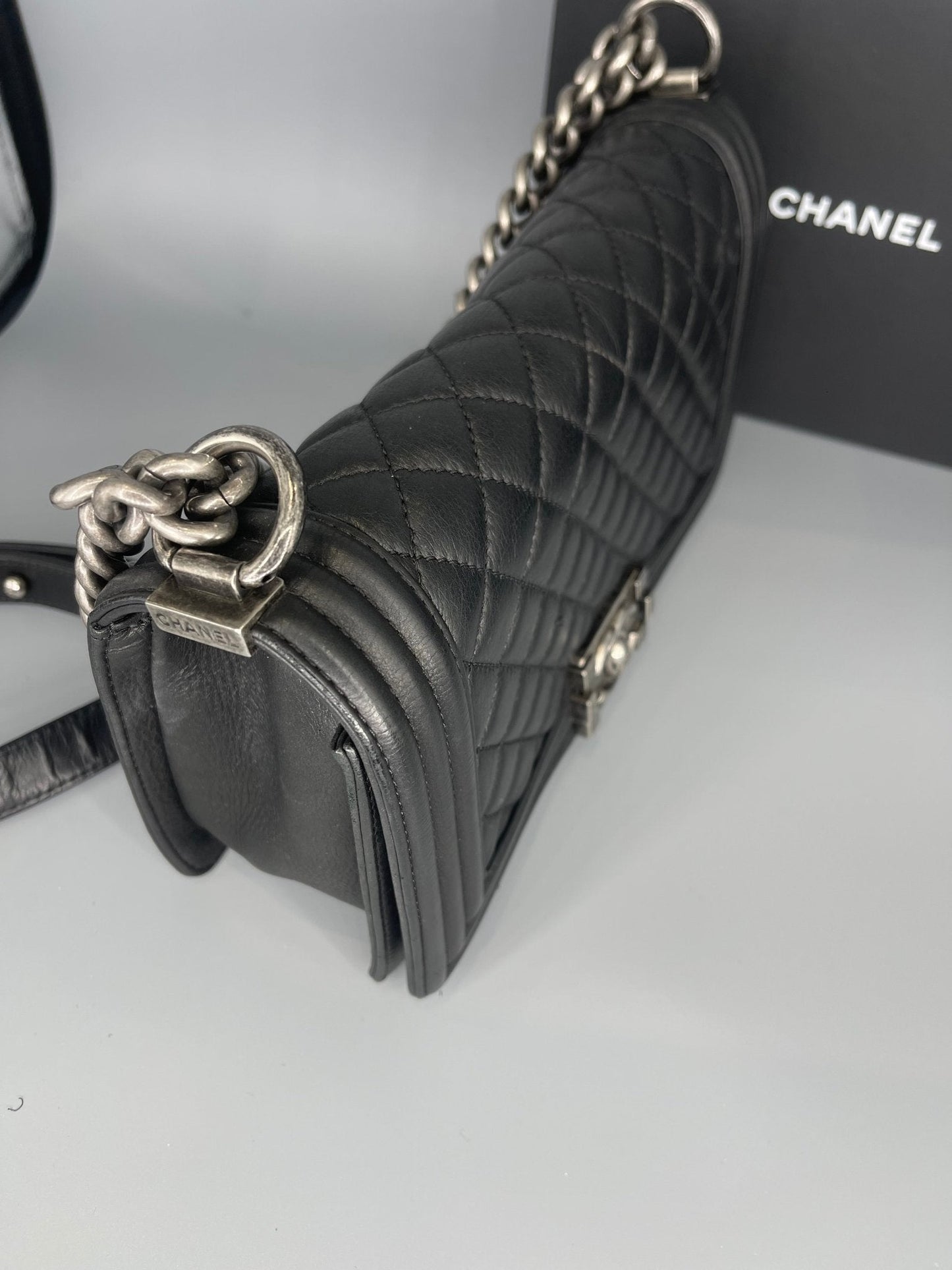 Chanel - Sac Boy MM noir