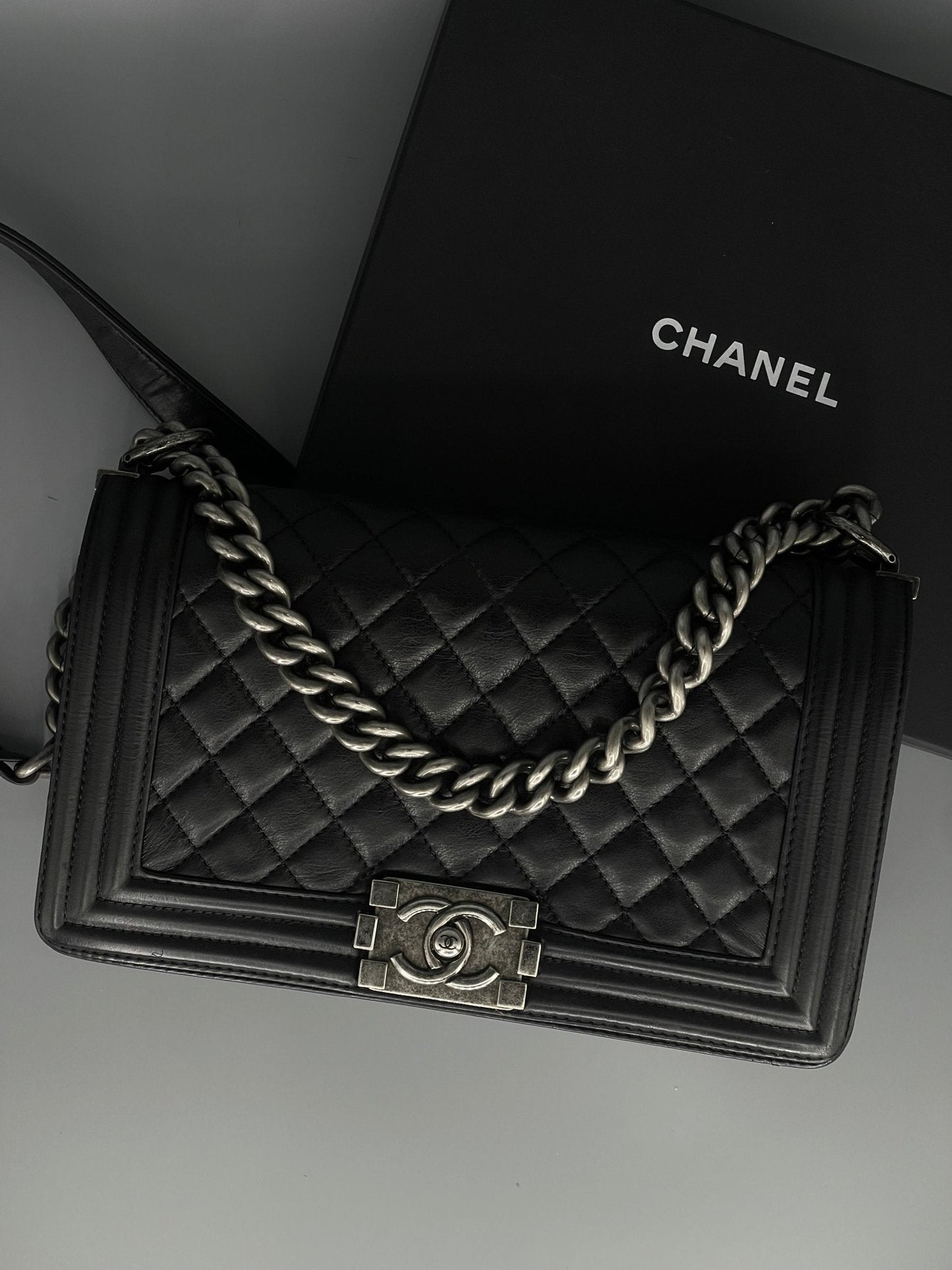 Chanel - Sac Boy MM noir