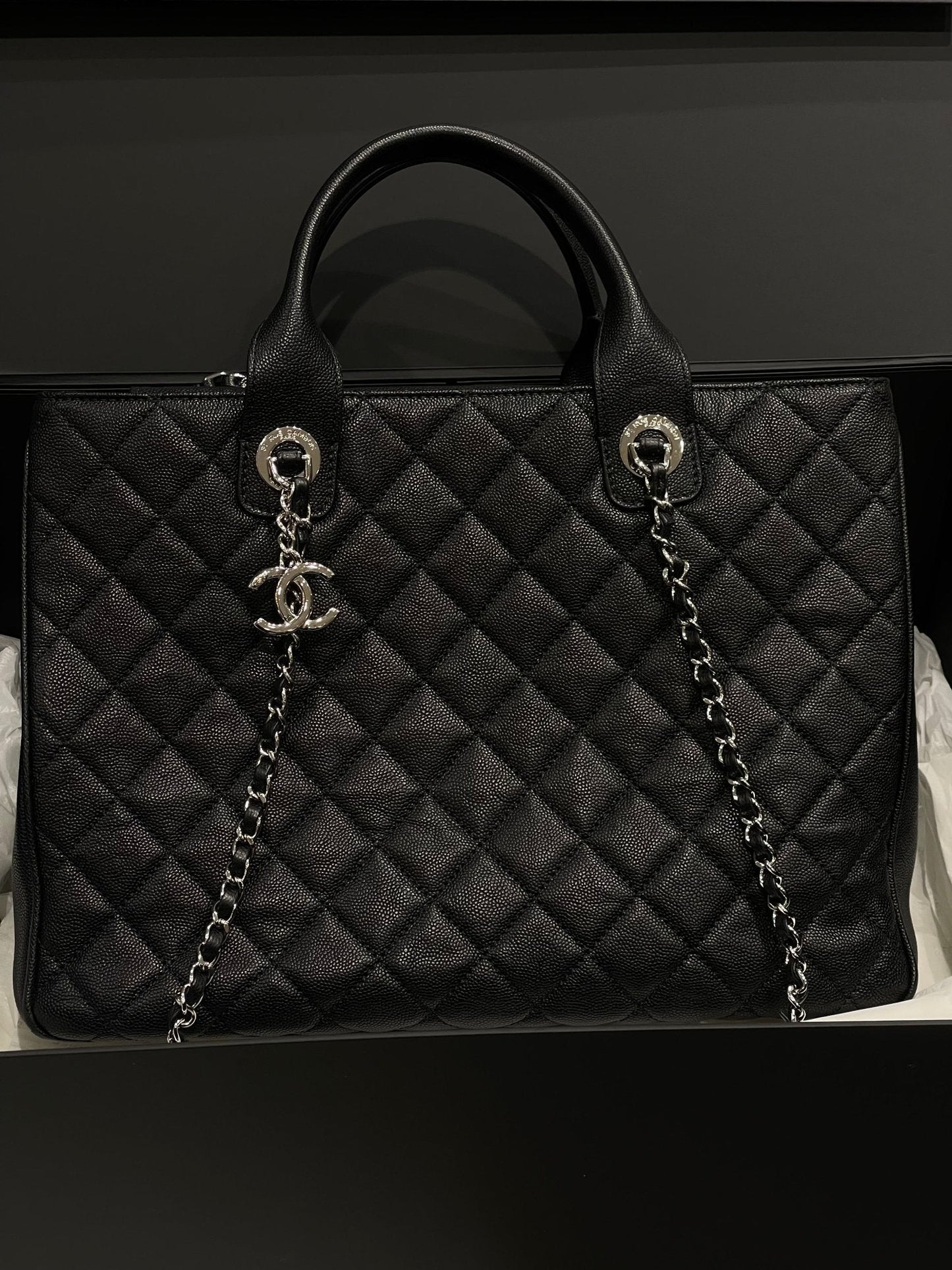 Chanel - Sac cabas classique noir MM