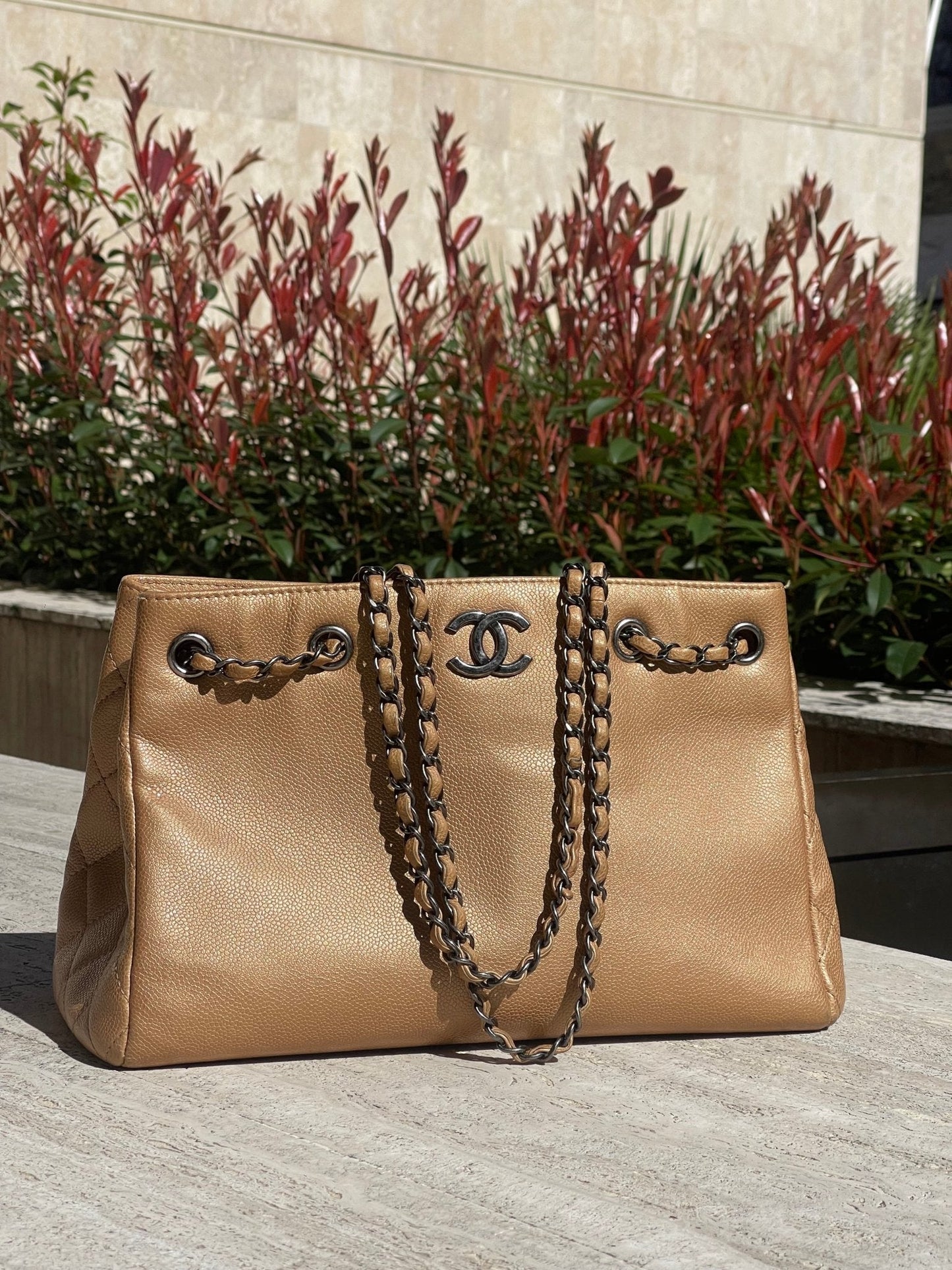 Chanel - Sac cabas irisé camel