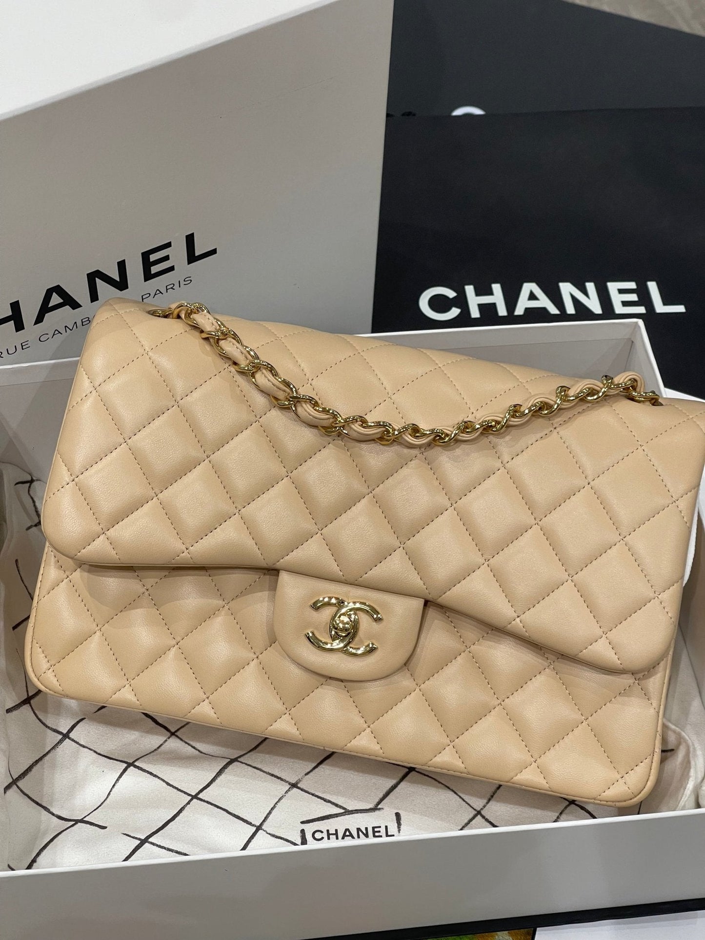 Chanel - Sac Classique Jumbo Beige
