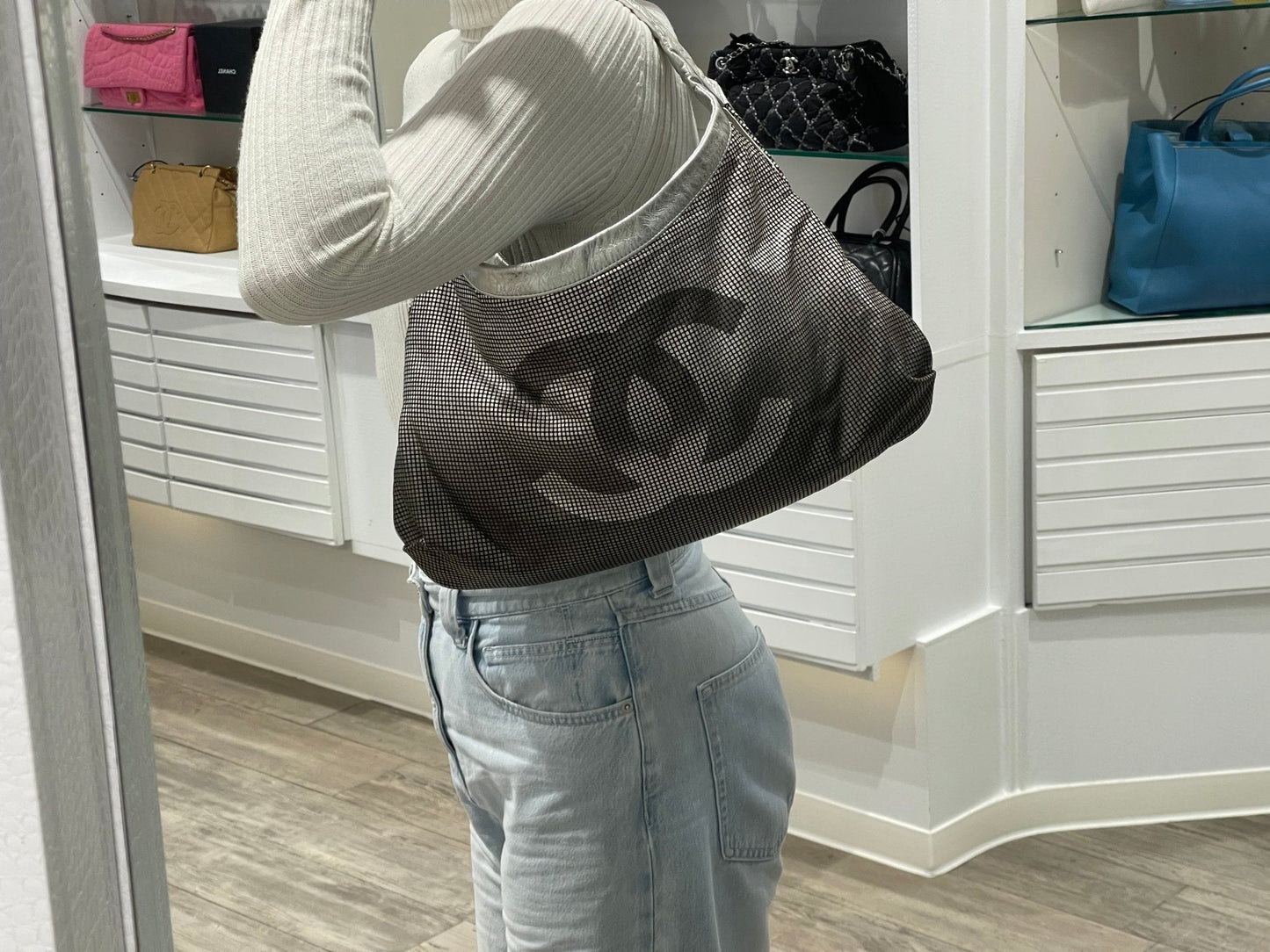 Chanel - Sac hobo Hollywood CC en cuir métallisé dégradé