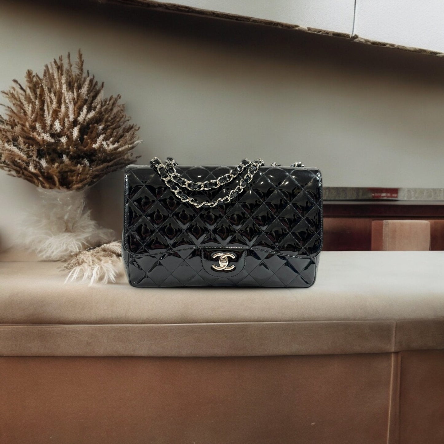 Chanel - Sac Jumbo cuir verni noir
