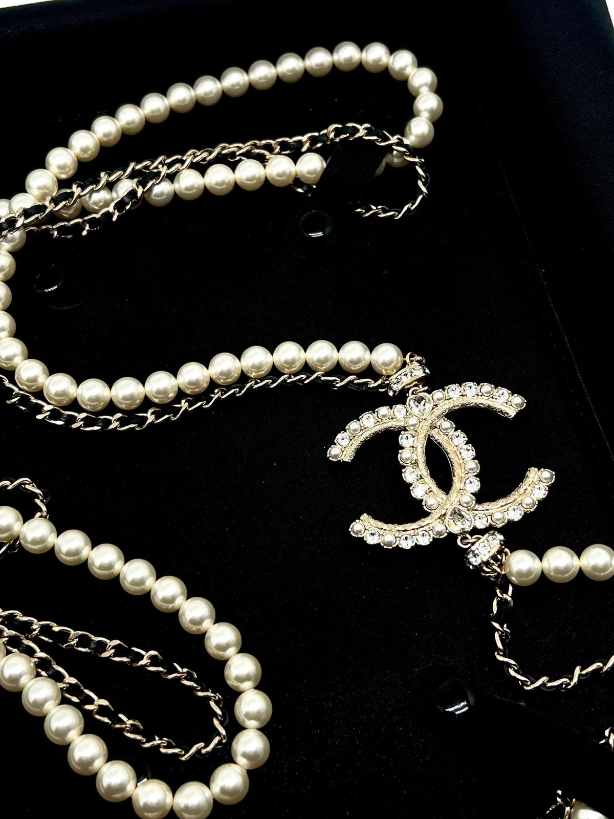 Chanel Sautoir Perle et agneau Finition champagne