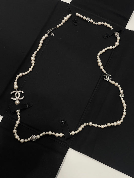 Chanel - Sautoir perles et srass CC