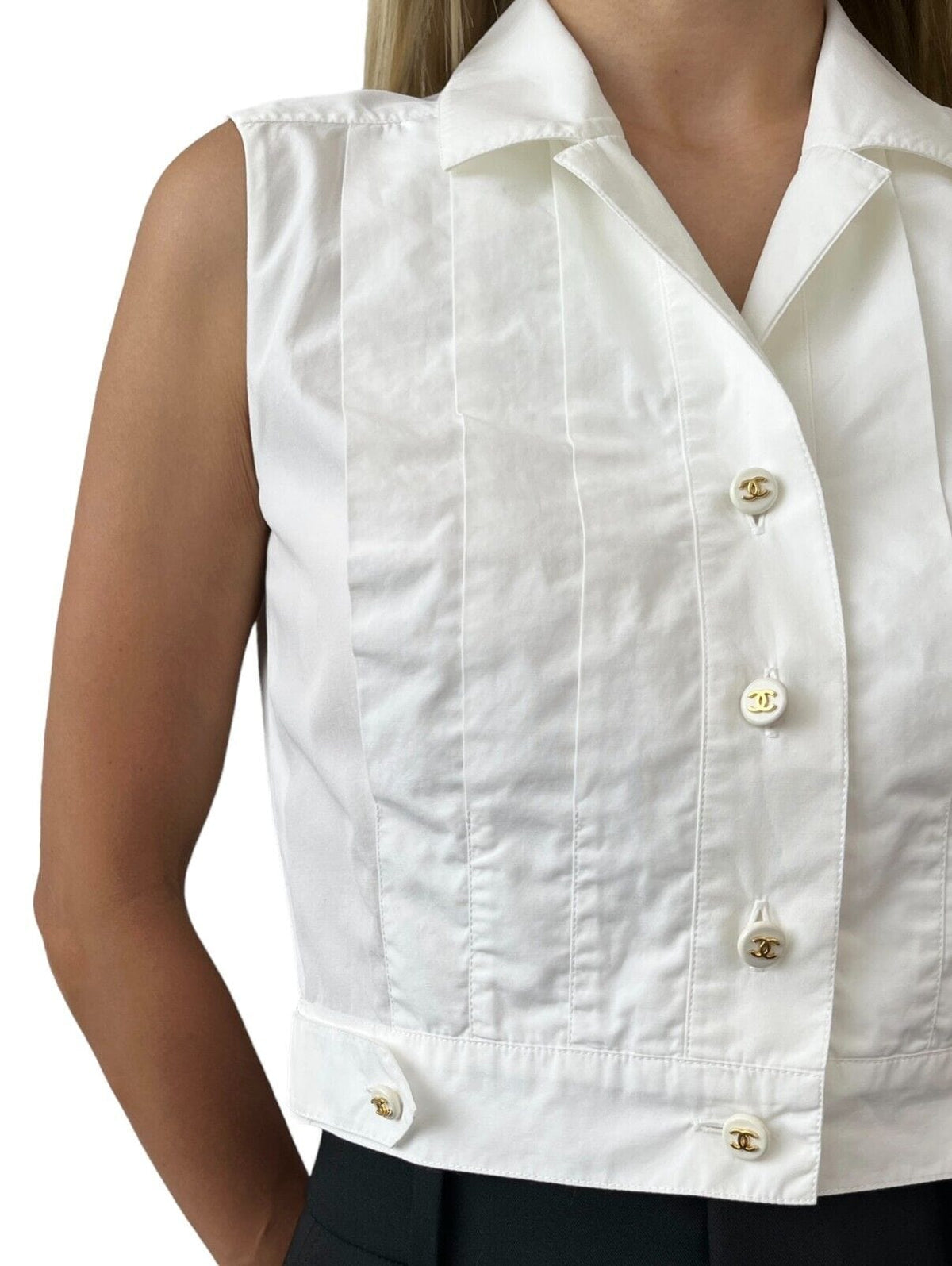 CHANEL Vintage 97P CC Logo Sleeveless Cropped Shirt #38 Top Button White