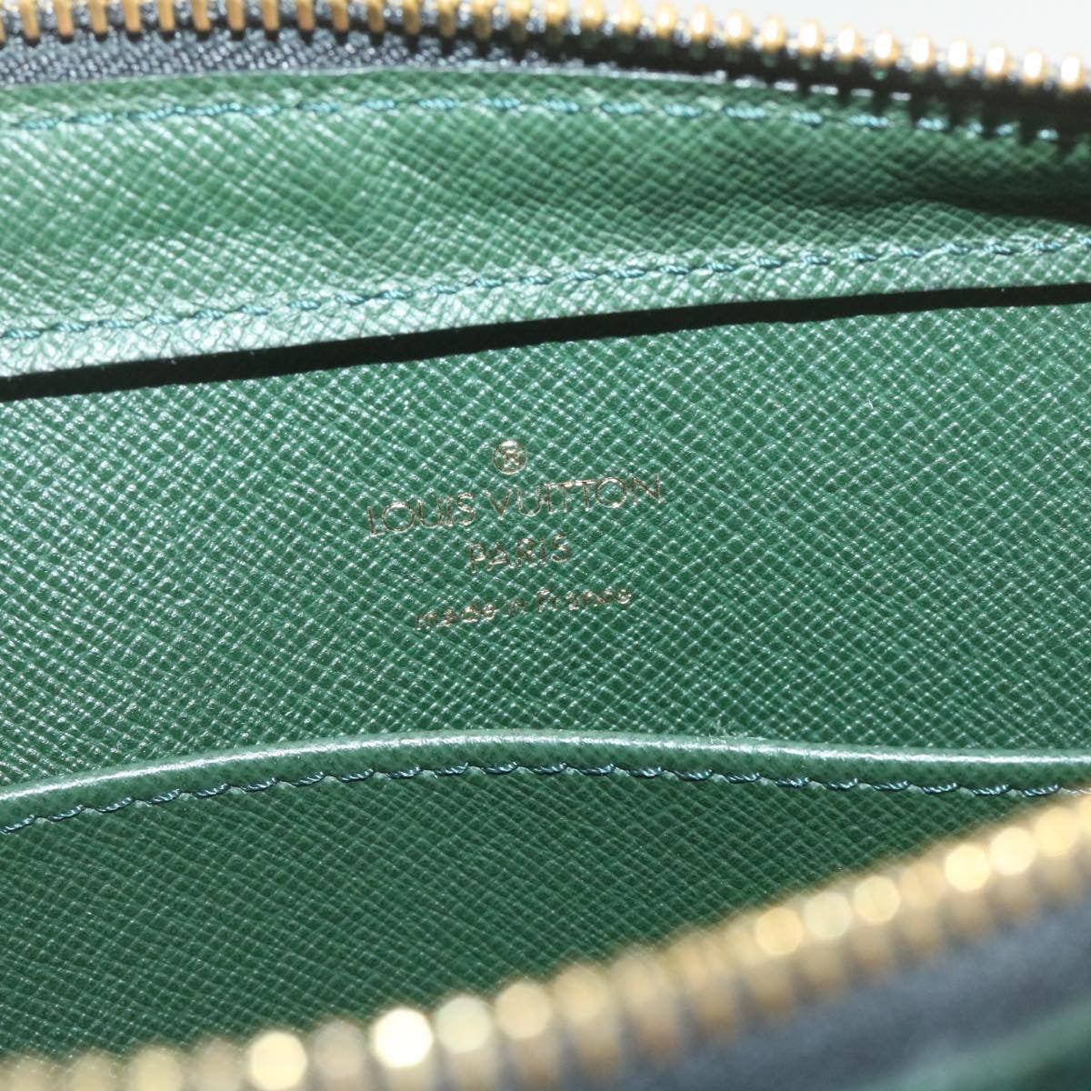 LOUIS VUITTON Taiga Baikal Clutch Bag Epicea M30184 LV Auth cr744