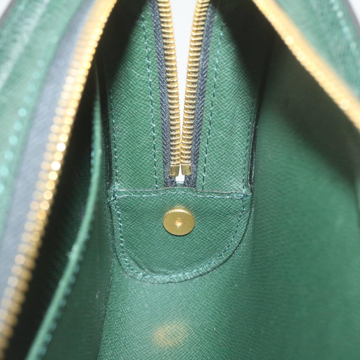 LOUIS VUITTON Taiga Baikal Clutch Bag Epicea M30184 LV Auth cr744