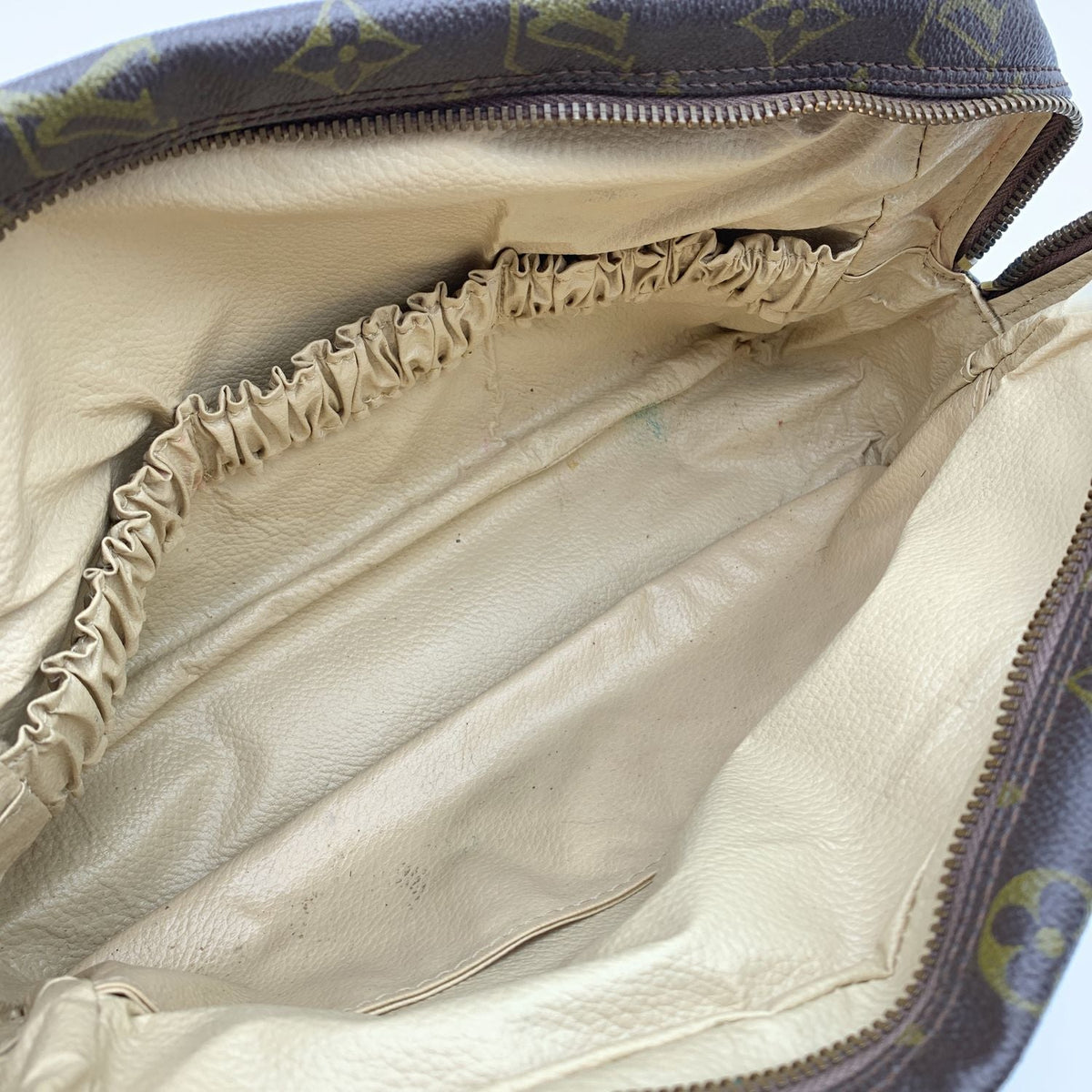 LOUIS VUITTON Vintage Monogram Trousse 28 Cosmetic Bag M47522