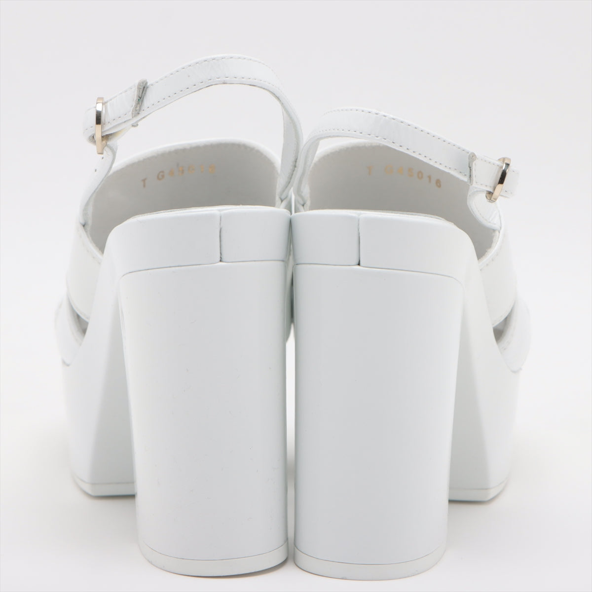 Chanel Coco 23AW Patent Leather Sandal 35C  White G45016 Crample
