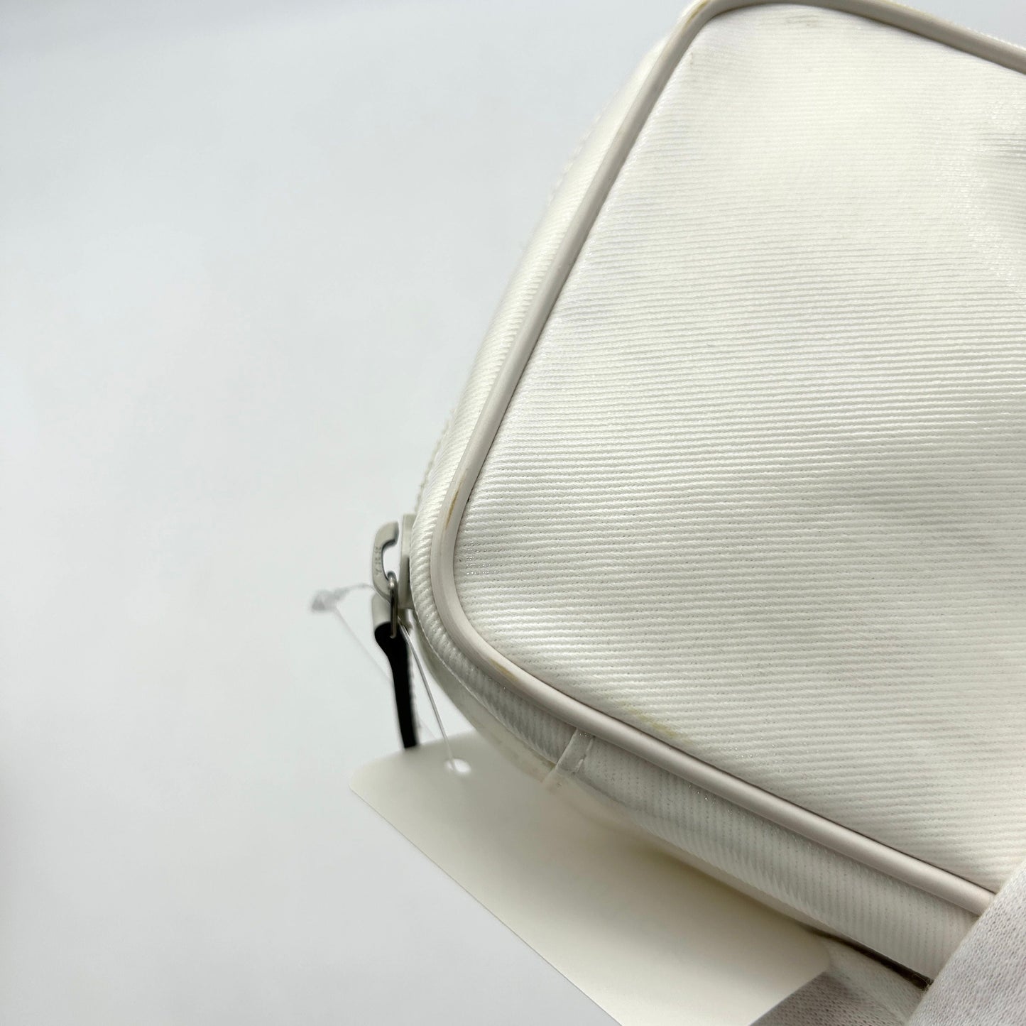 Small GG crossbody bag with tag in white leather gu6909ck