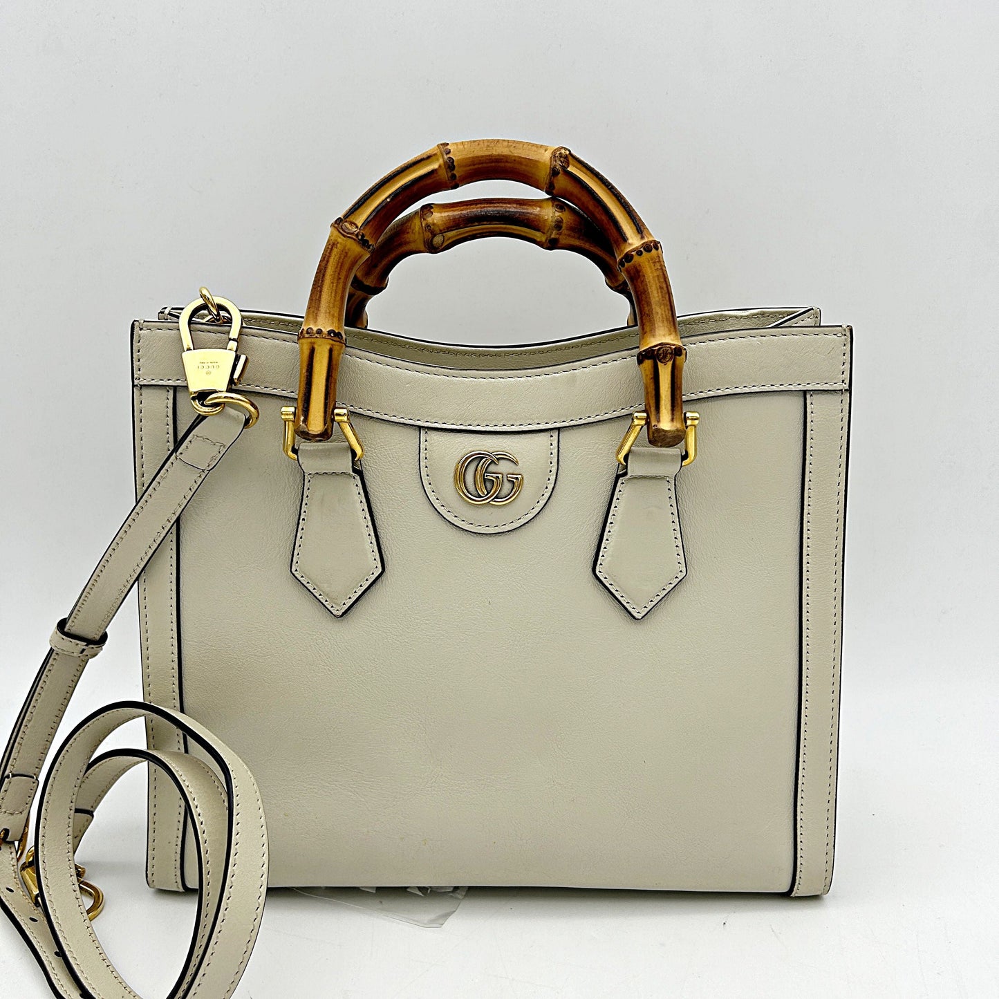 GUCCI Wonka Grain Calfskin Small Diana Tote Bag Mystic White Cuir  | FASHIONPHILE LA