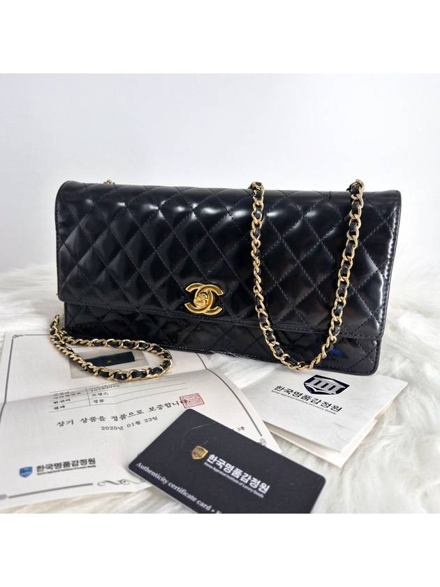 Patent chain cross bag black Chanel