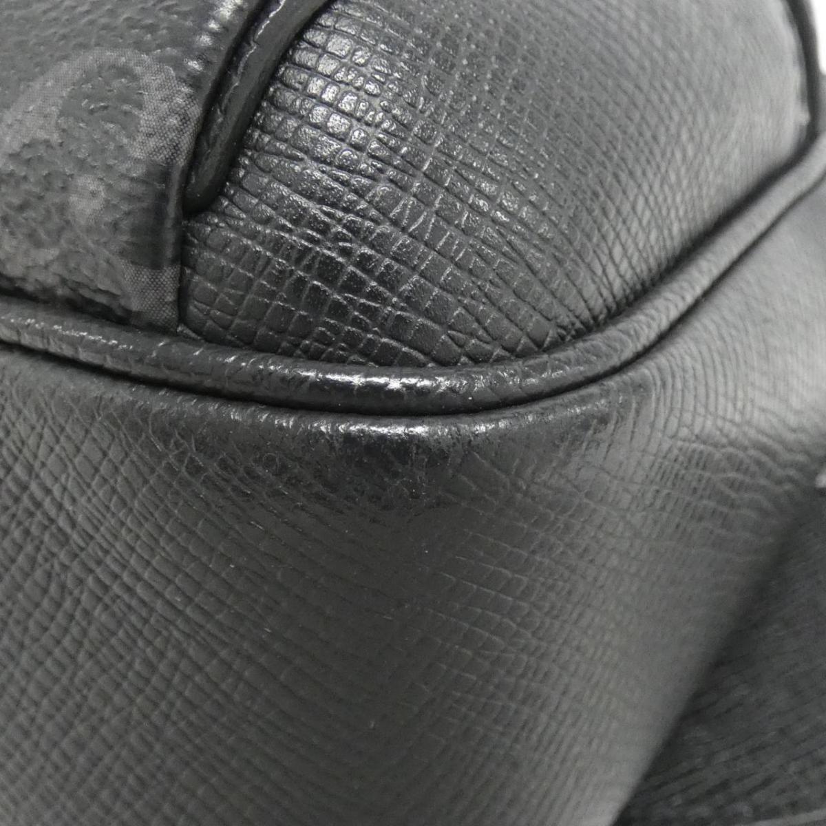 Louis Vuitton Taiga Lama Outdoor M30245 Shoulder Bag