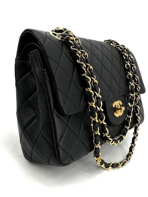 Lambskin classic medium shoulder bag Chanel