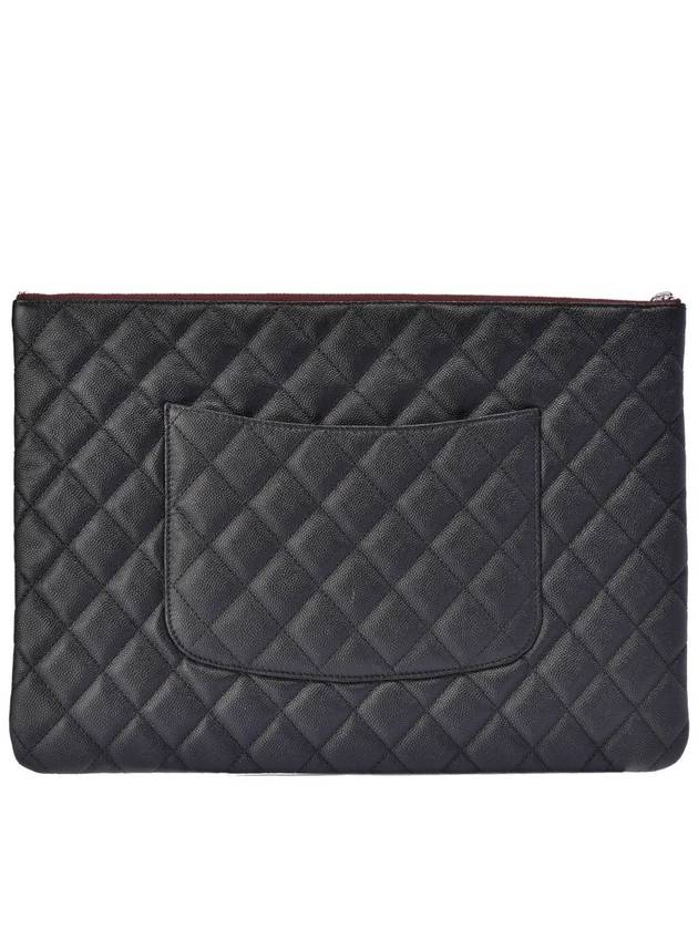 Women s un clutch caviar large Chanel