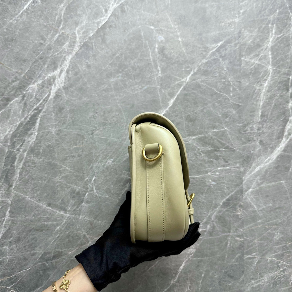 Bobby Medium Flap Beige Smooth Calfskin GHW