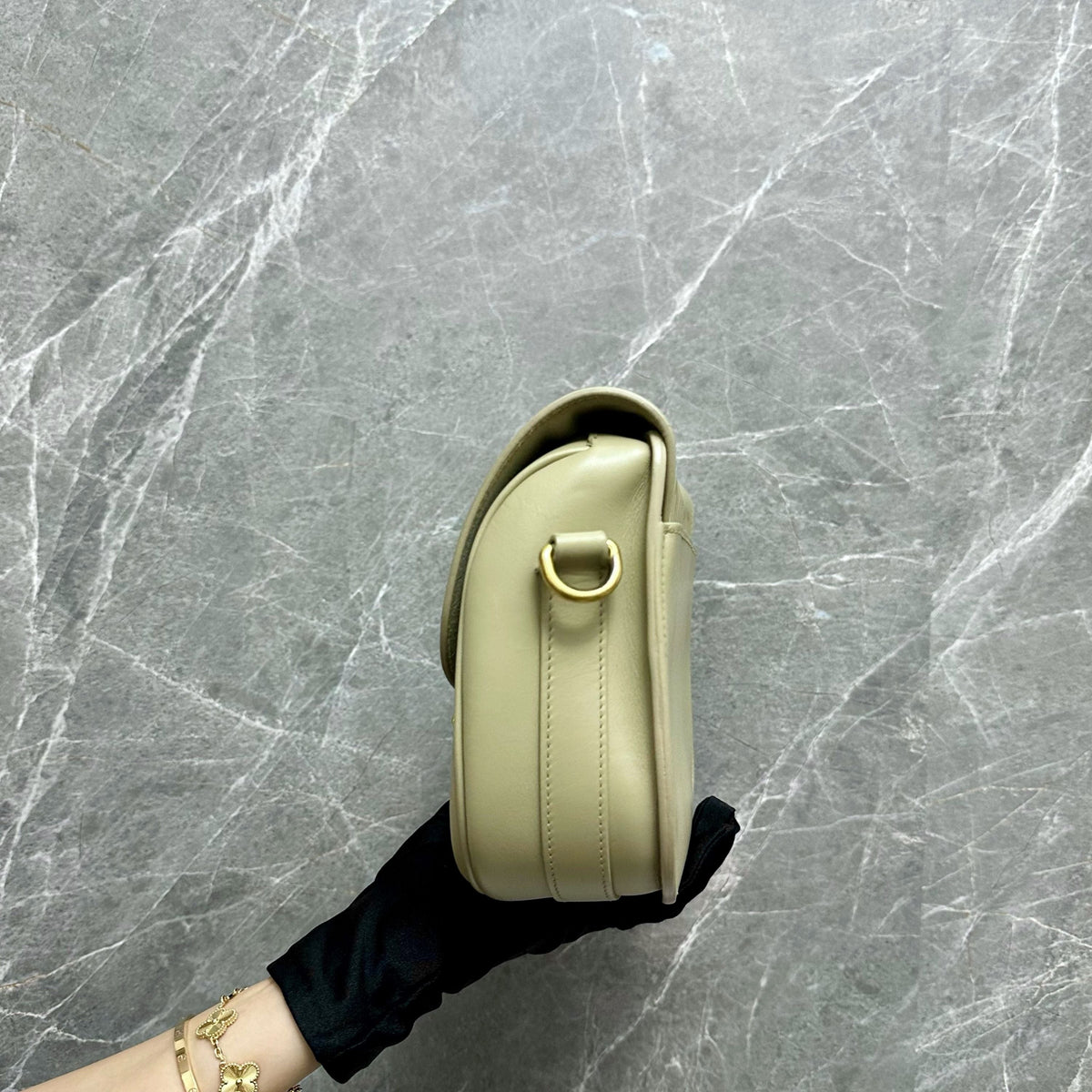 Bobby Medium Flap Beige Smooth Calfskin GHW