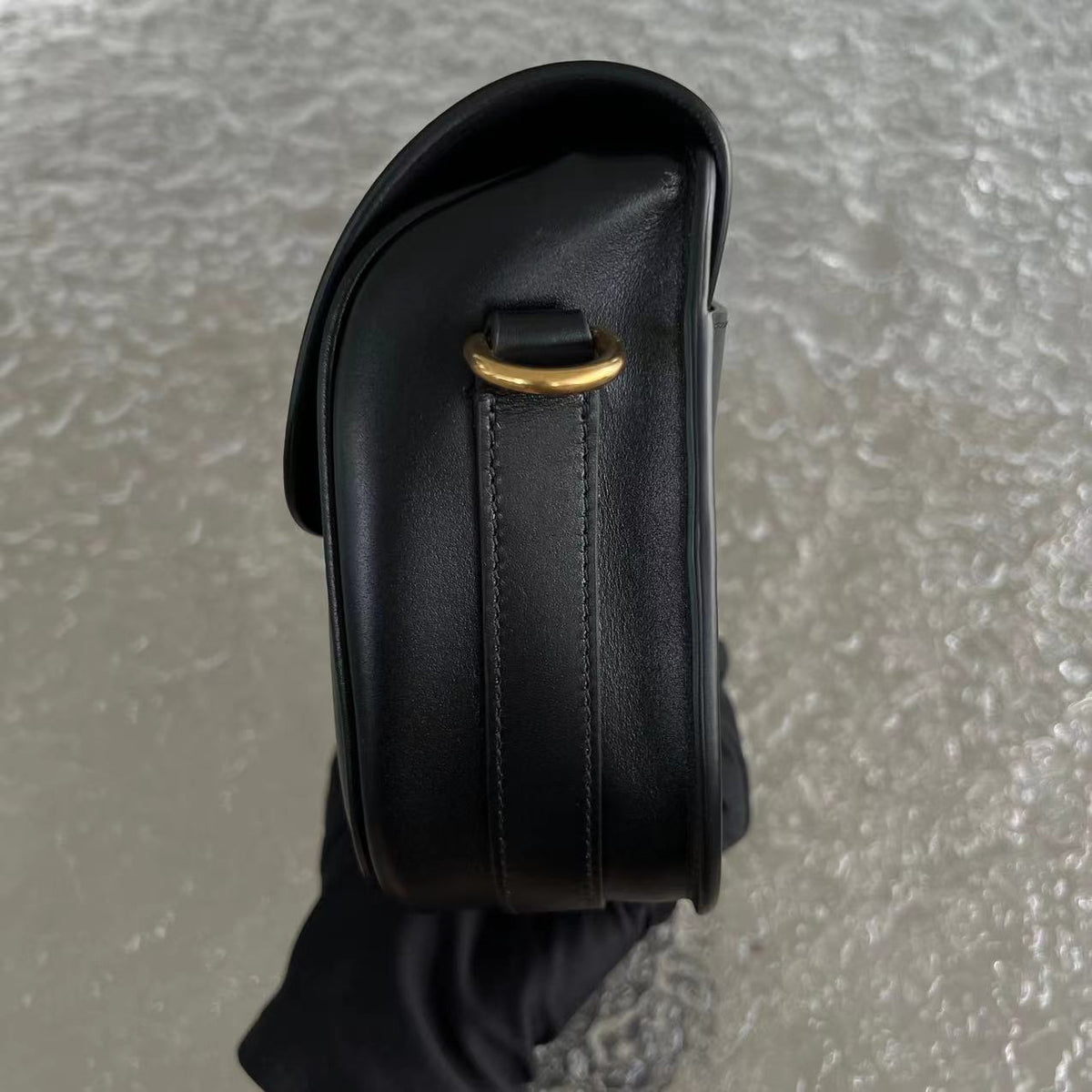 Bobby Medium Smooth Calfskin Black GHW