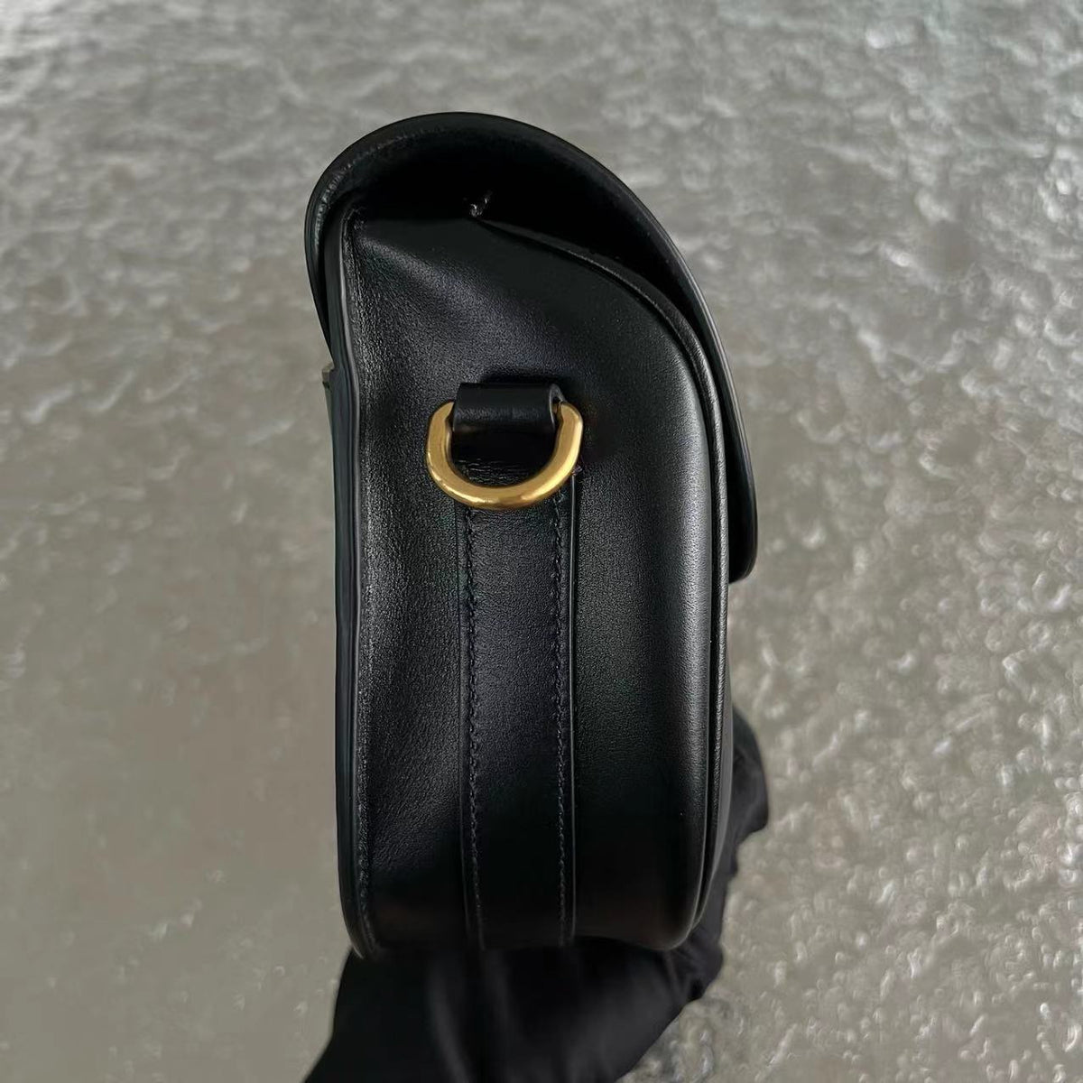 Bobby Medium Smooth Calfskin Black GHW