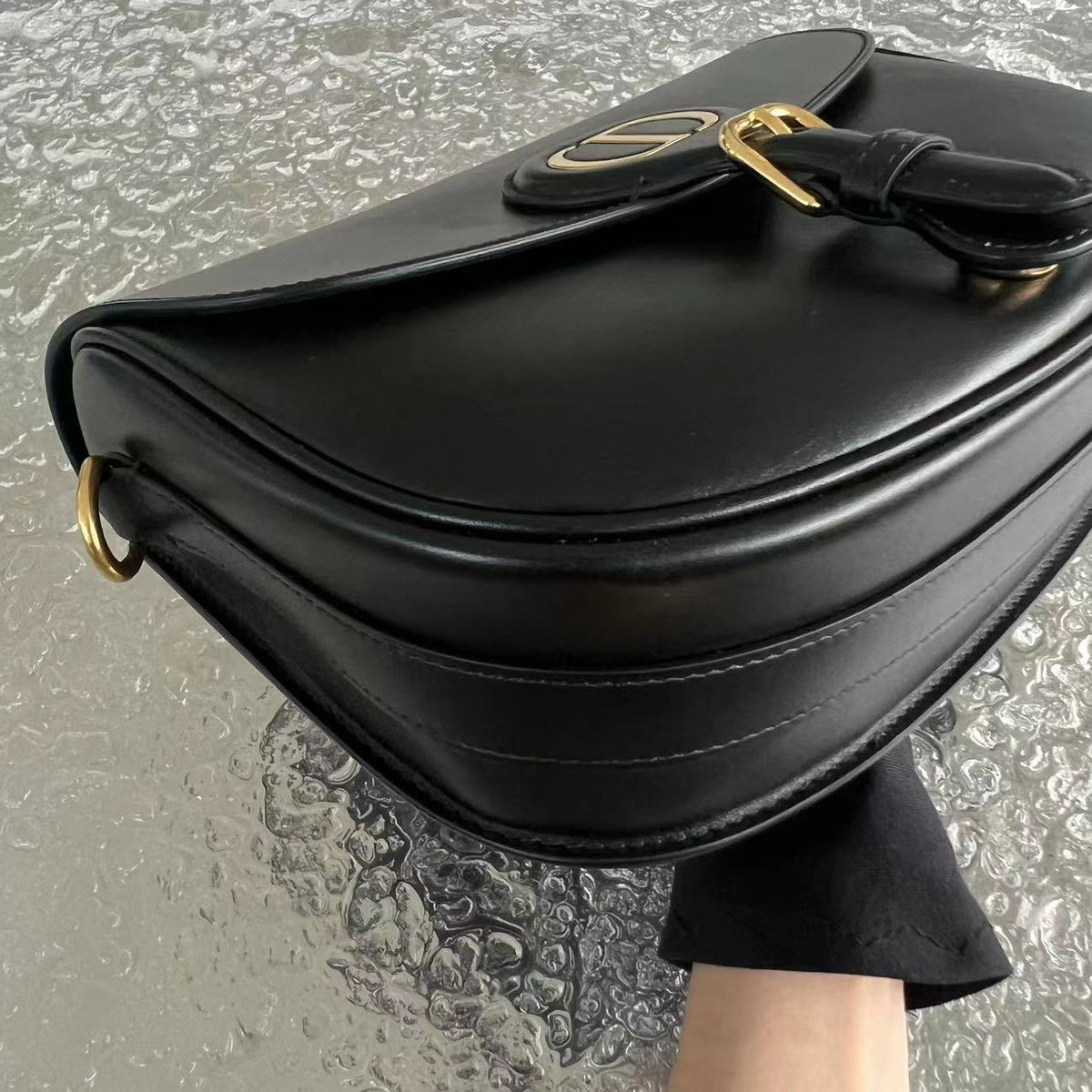 Bobby Medium Smooth Calfskin Black GHW