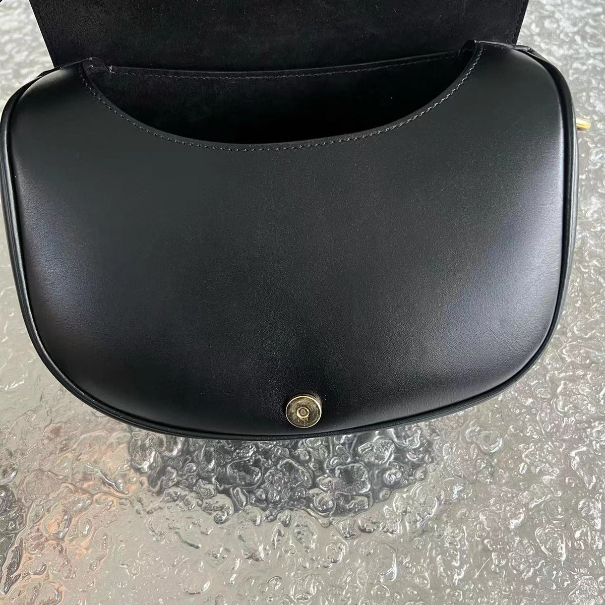 Bobby Medium Smooth Calfskin Black GHW