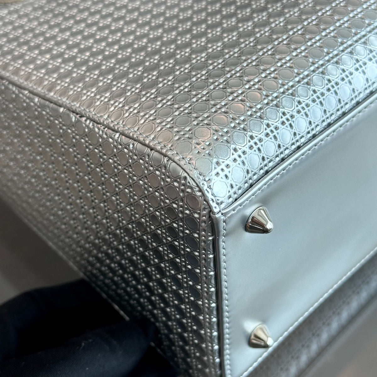 Lady Medium Micro-Cannage Metallic Limited Edition Silver SHW