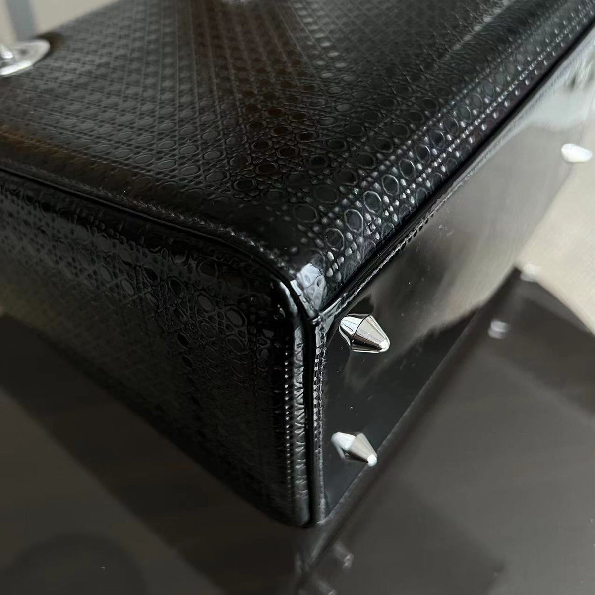 Lady Medium Micro Cannage Patent Calfskin Black SHW